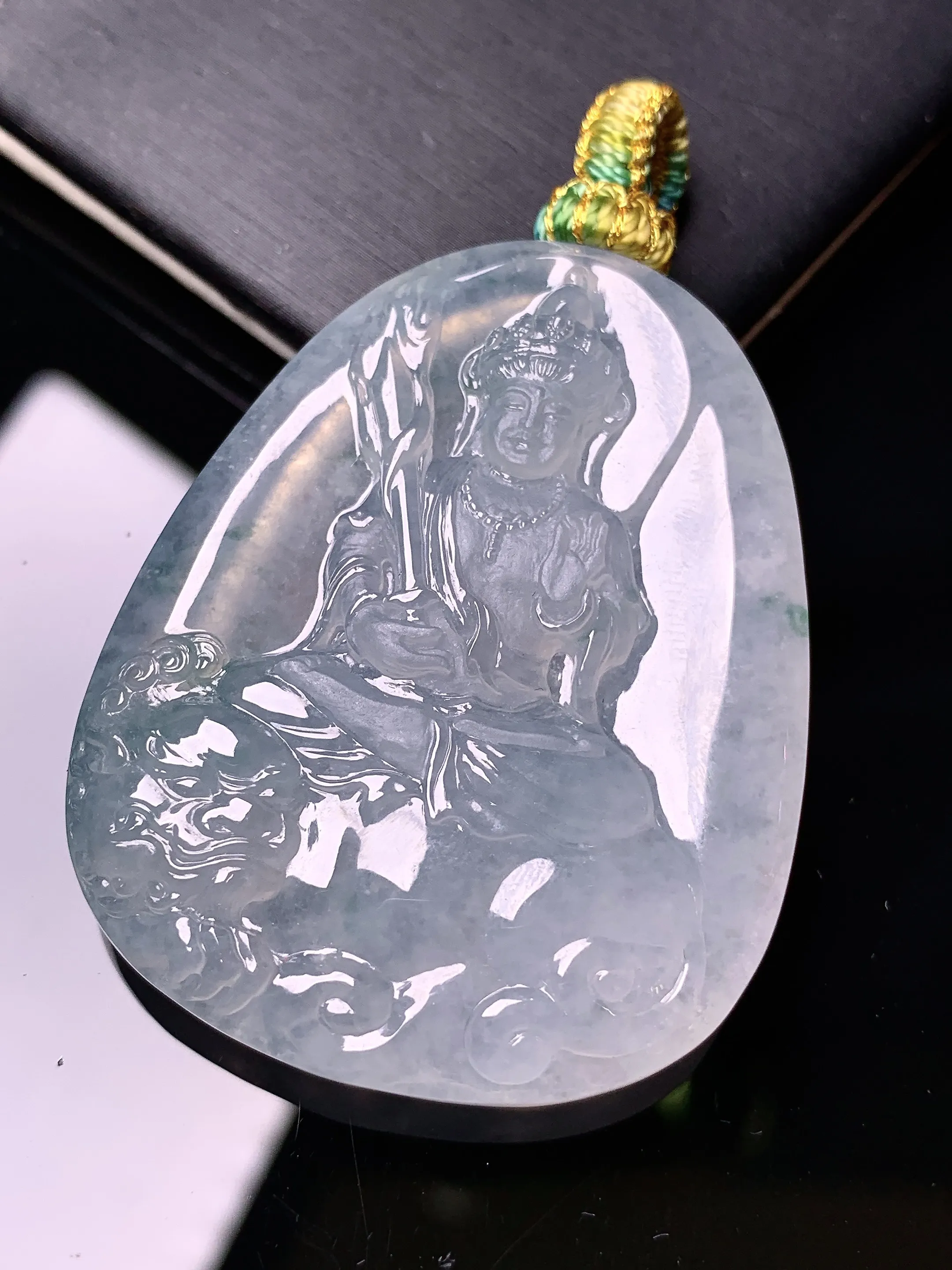 冰种文殊观音菩萨吊坠 玉质细腻 色泽清新艳丽 整体尺寸47.3*32.2*7.7