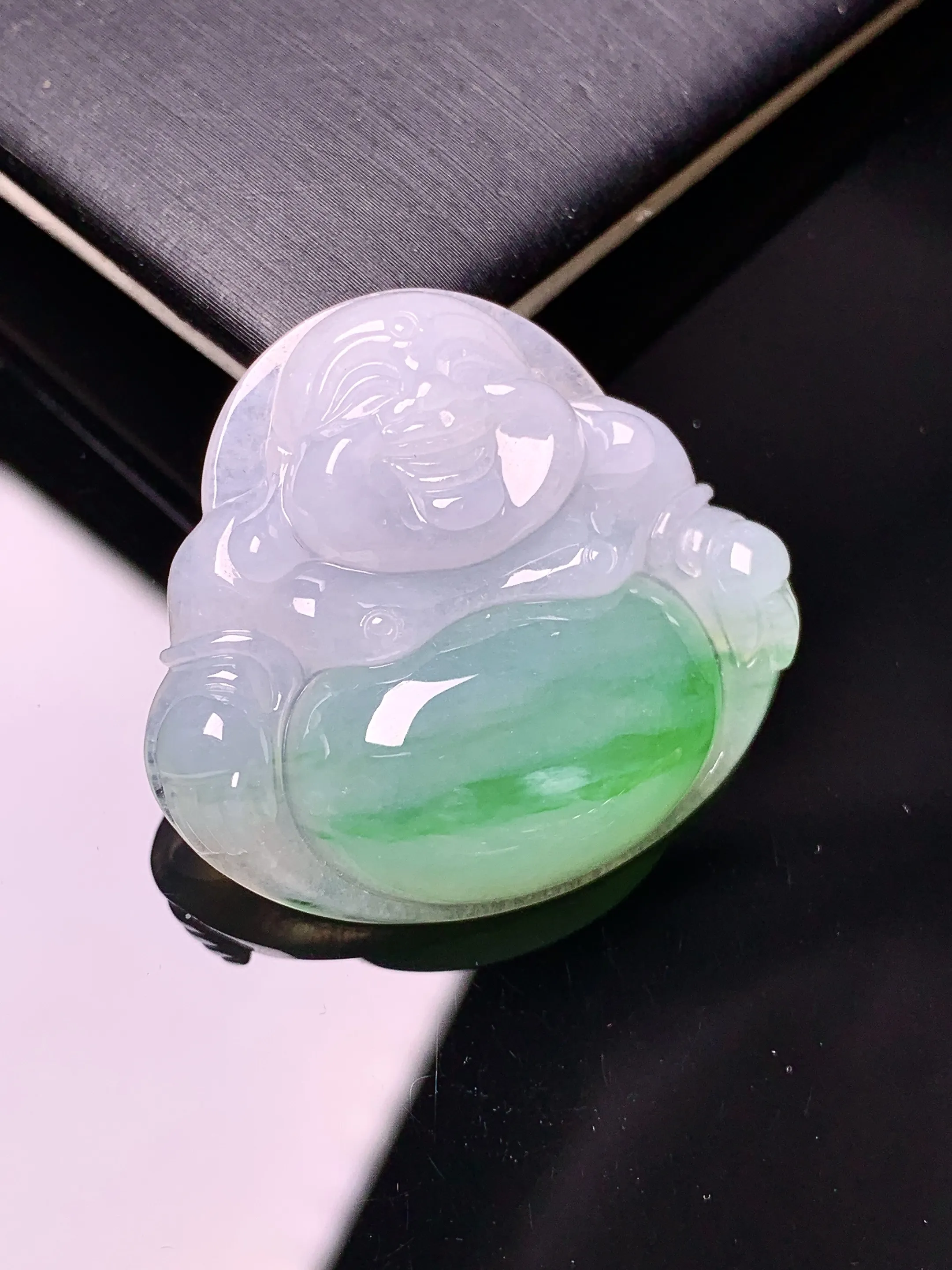 飘绿佛公吊坠 玉质细腻 色泽清新艳丽 整体尺寸29*32.2*7