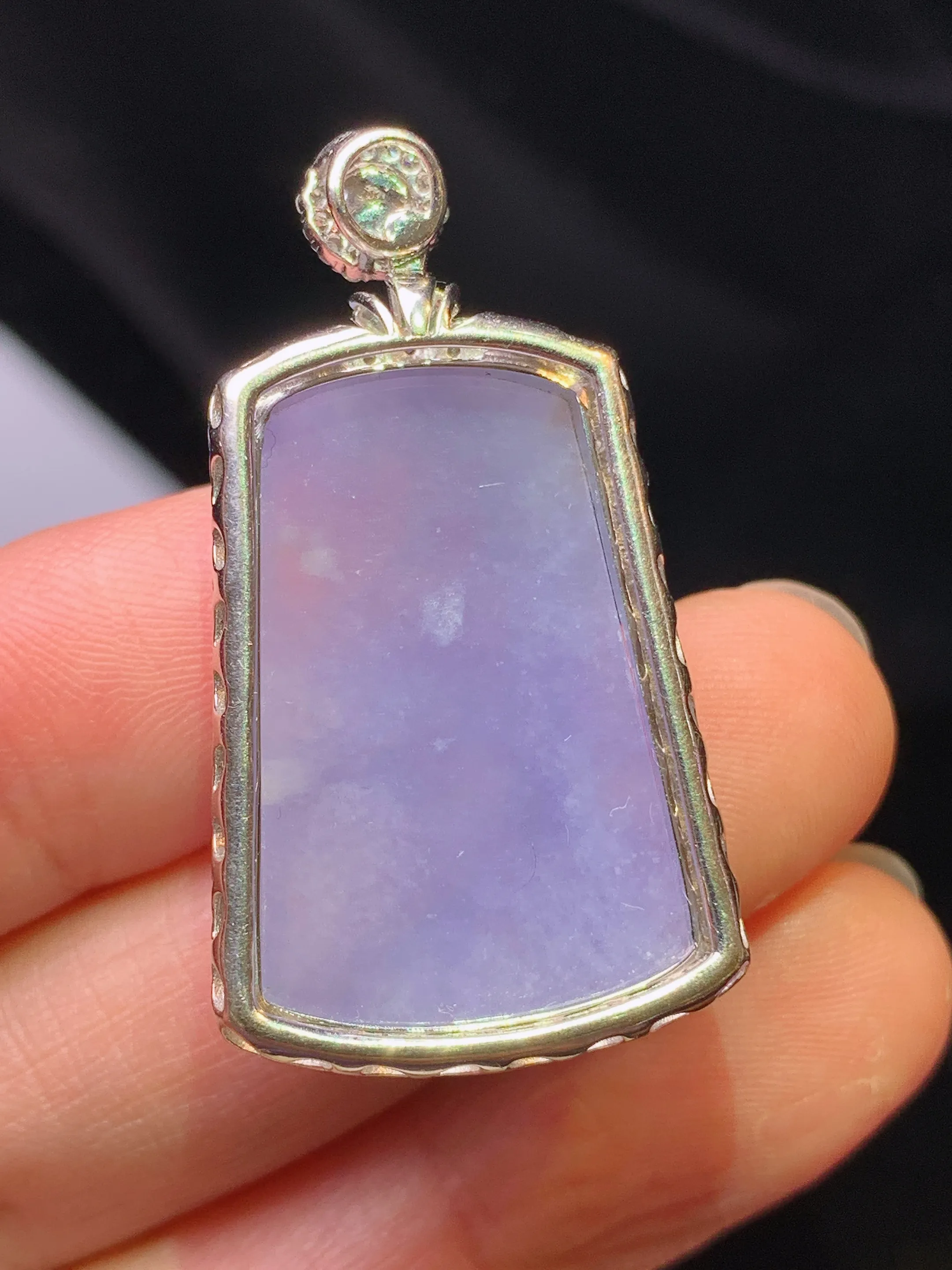 18k金钻镶嵌紫罗兰无事牌吊坠 玉质细腻 色泽艳丽清新 整体尺寸36.7*19.8*8