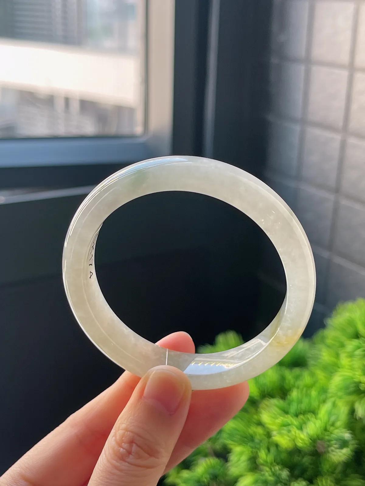 正圈54.6圈口，翡翠冰糯种黄色手镯