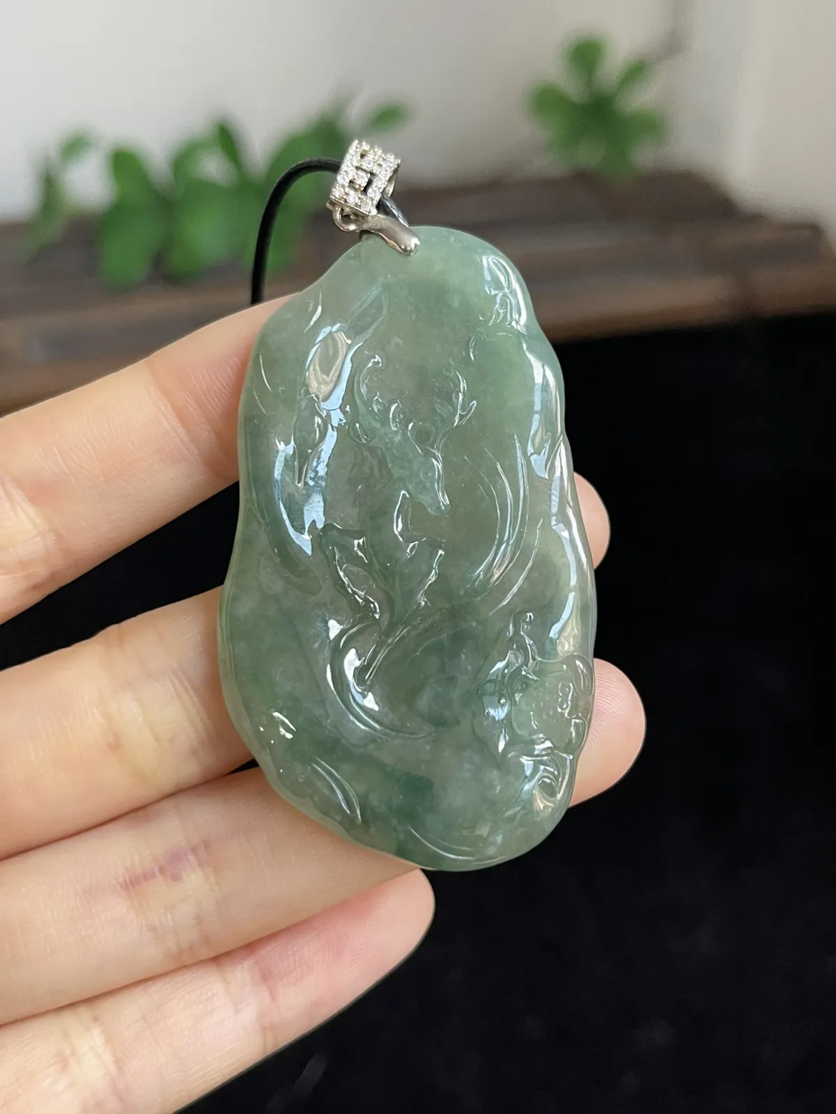 翡翠冰糯种浅绿色吊坠