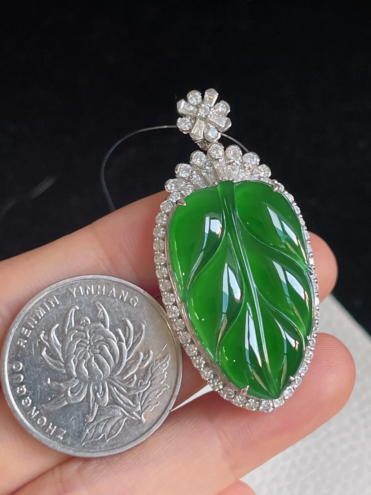 翡翠叶子吊坠，18k金镶嵌