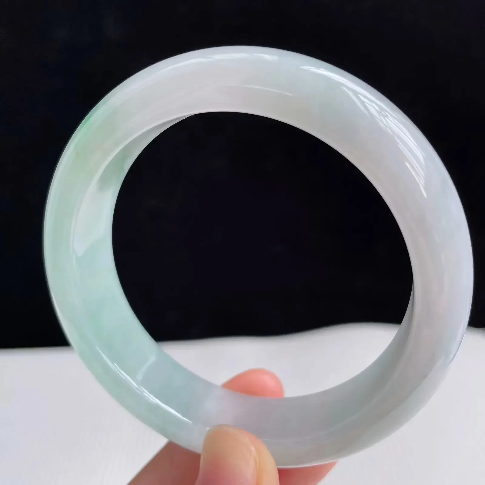 58.7圈有种有色天然翡翠A货飘绿玉手镯好种水春彩水润手镯53.06g