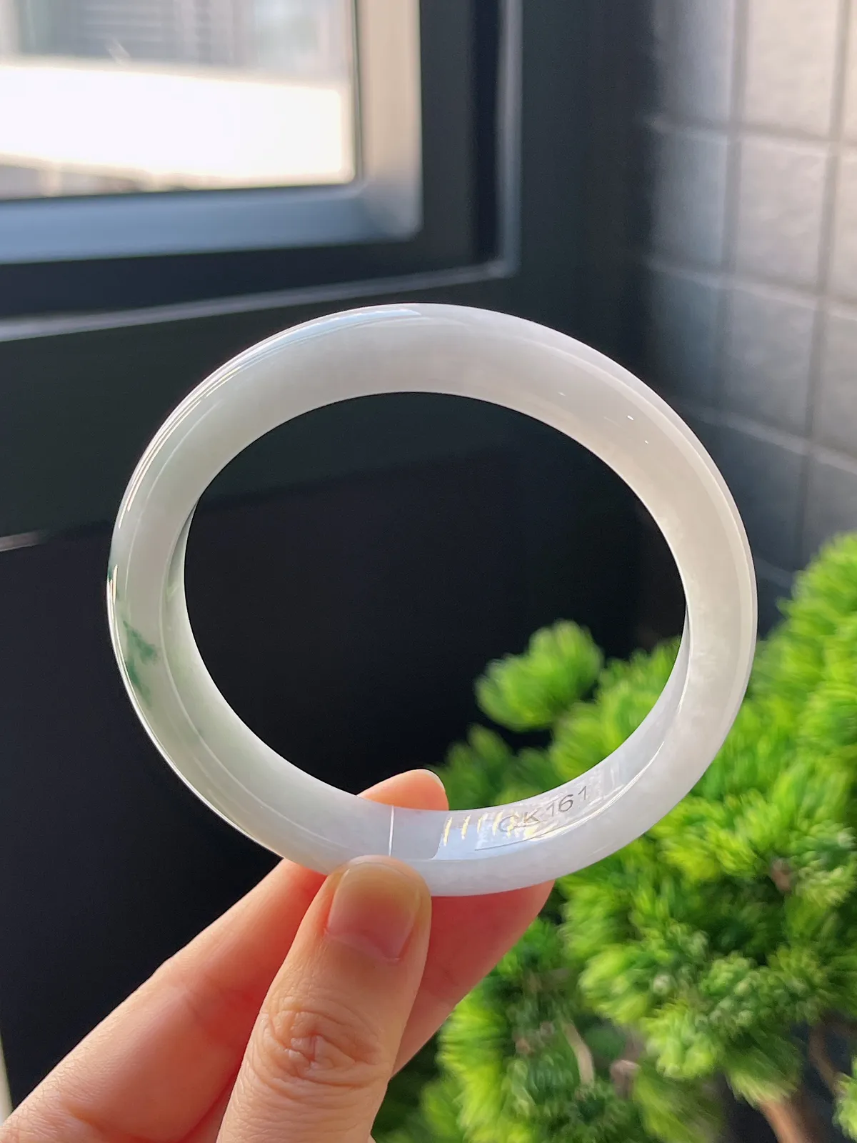 正圈62.5圈口，翡翠糯化种飘绿手镯