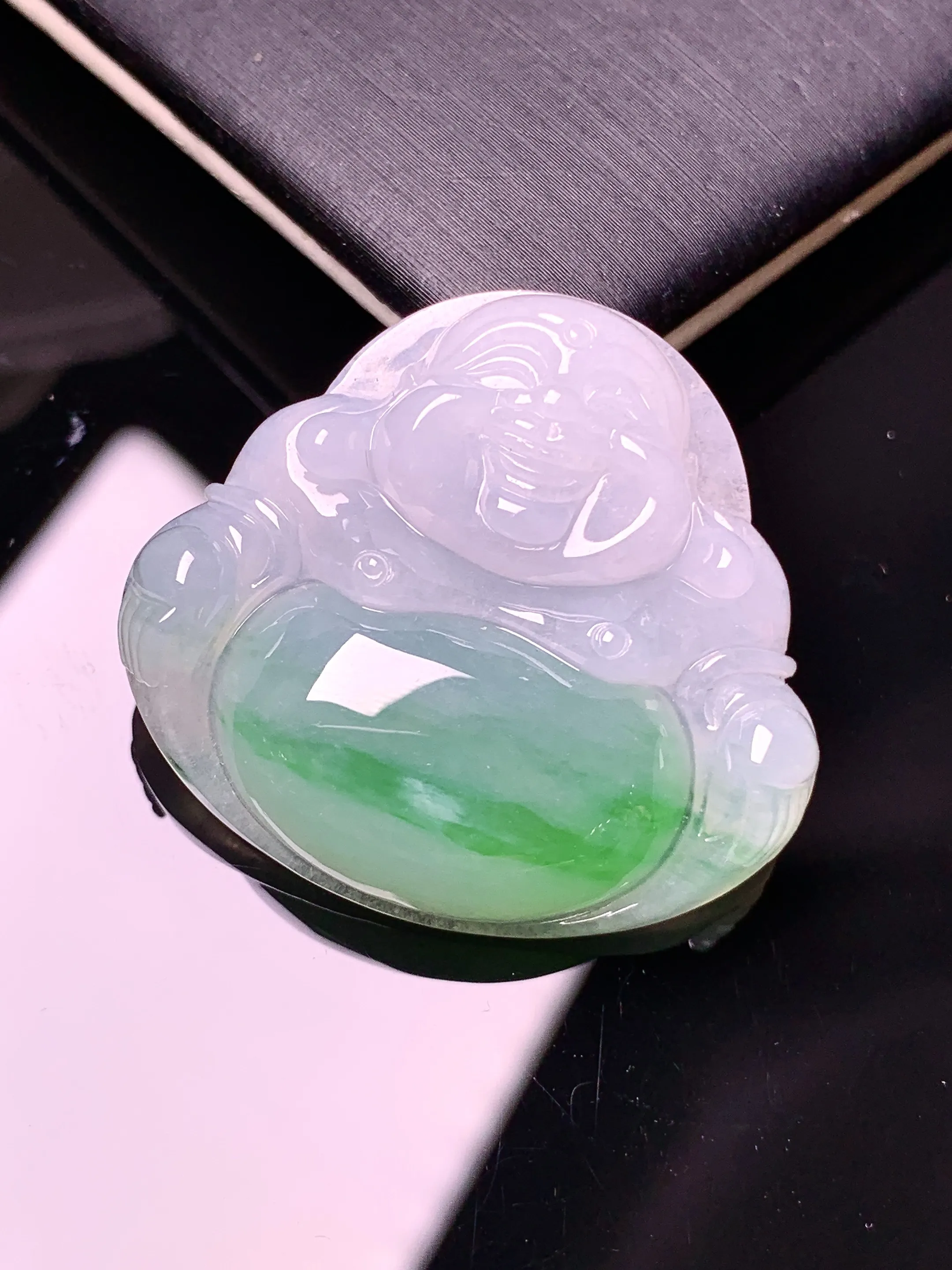 飘绿佛公吊坠 玉质细腻 色泽清新艳丽 整体尺寸29*32.2*7