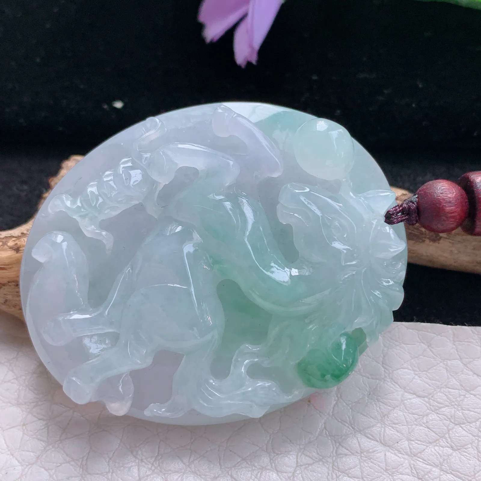 zen自然光48.8*39.3*10天然缅甸翡翠飘绿马上有钱 生肖马玉吊坠 玉挂件