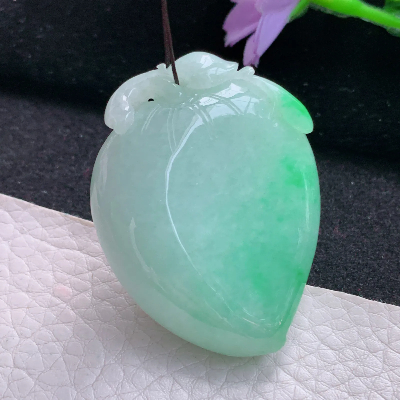 zen自然光48*36.8*14.5天然缅甸翡翠飘阳绿桃子 大寿桃玉吊坠 玉挂件