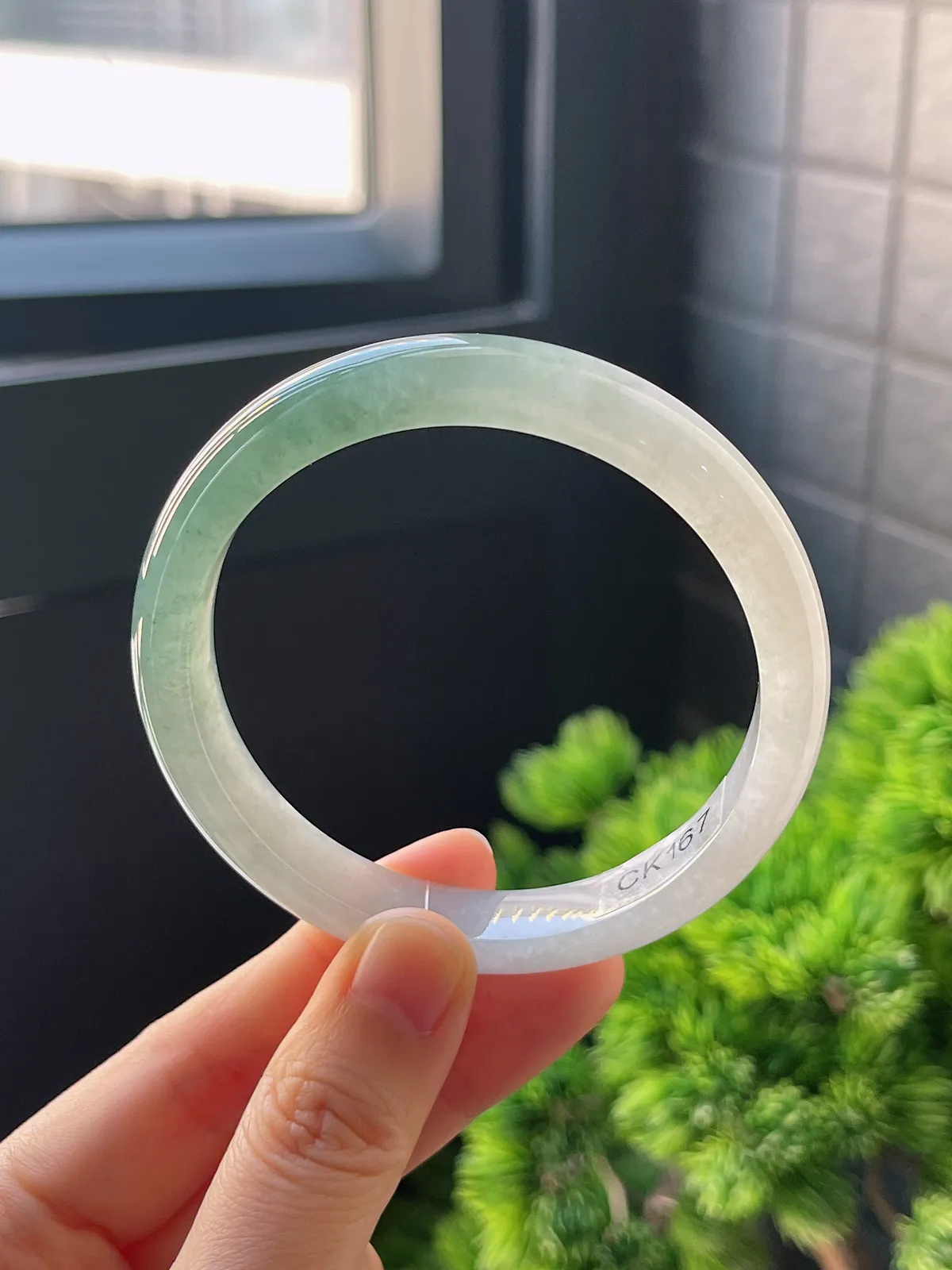 正圈58.3圈口，翡翠冰糯种飘绿手镯，半山水