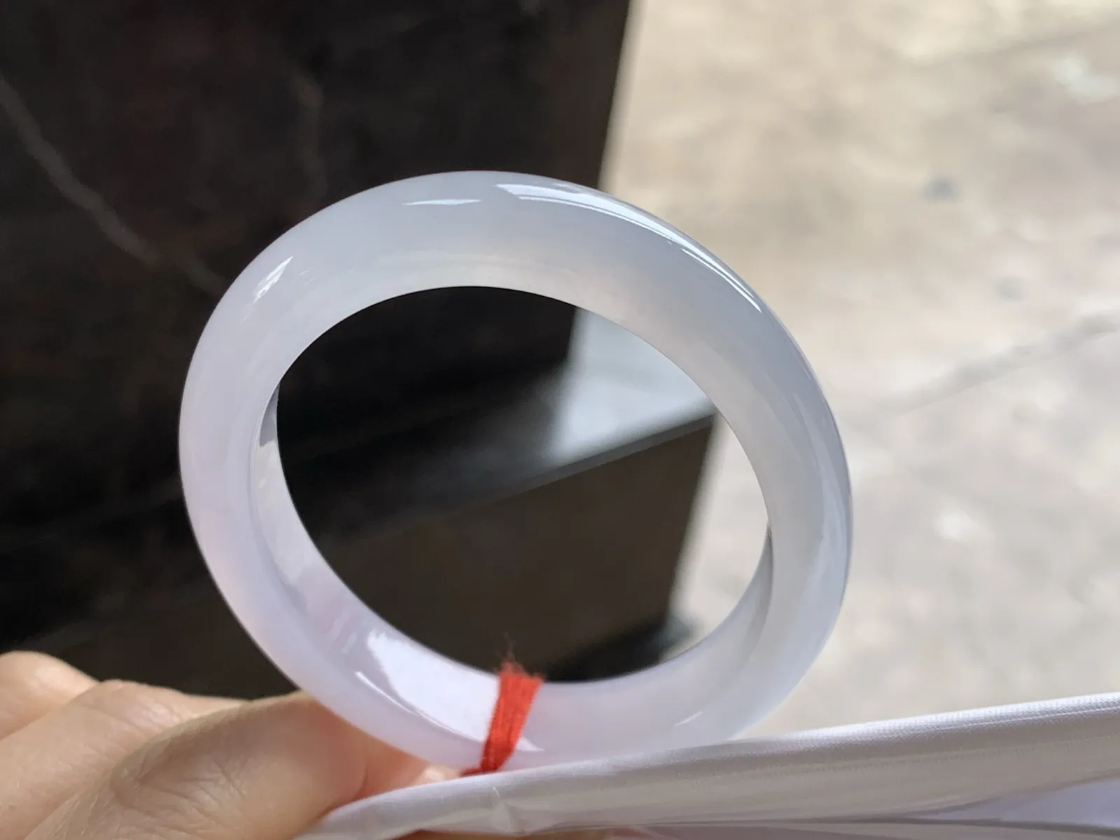 53.4-11-7.6

冰种贵妃镯^_^种水好 正圈50 51可以戴