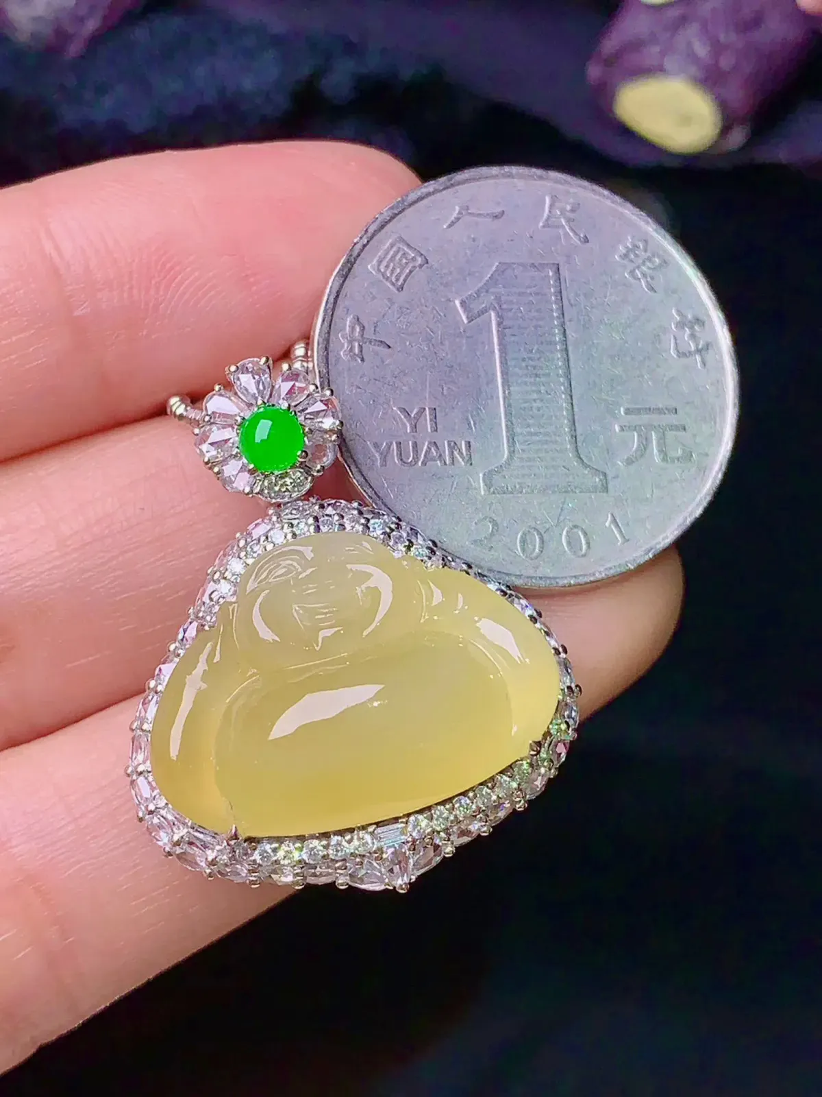 18k金钻镶嵌黄翡佛公吊坠 玉质细腻 色泽艳丽 整体尺寸29.6*24.5*13