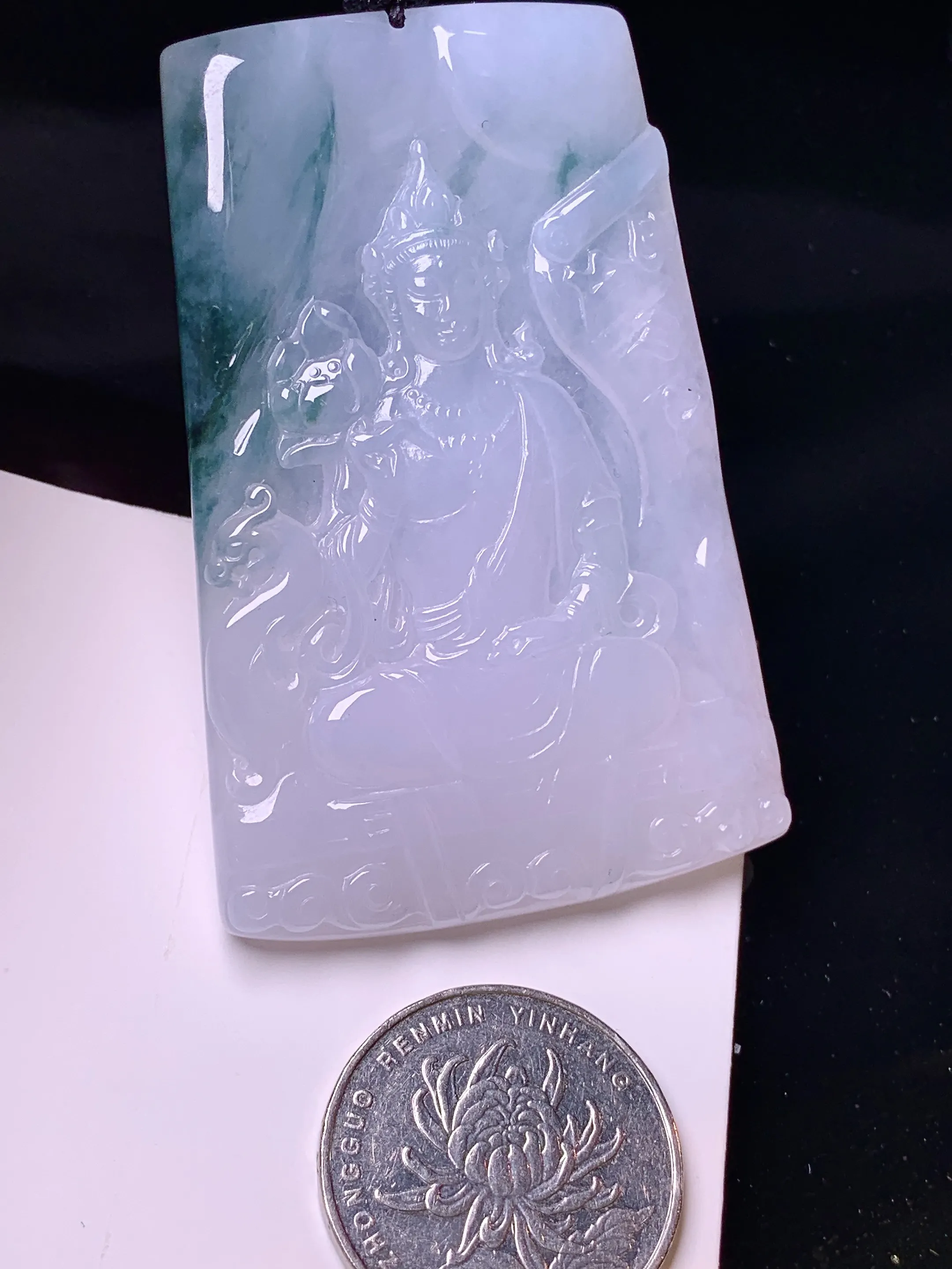 飘绿观音菩萨吊坠 玉质细腻 色泽艳丽清新 整体尺寸65.5*43*6.2