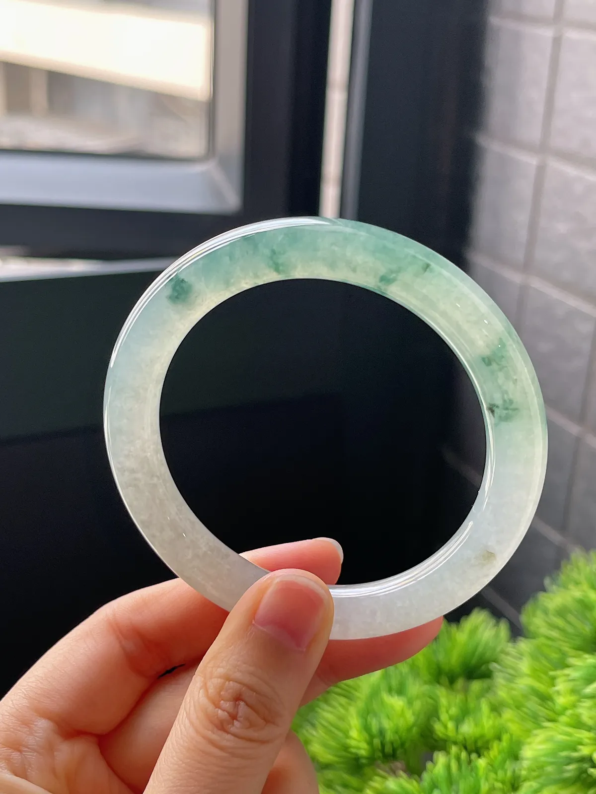 圆镯54.8圈口，翡翠冰种绿色手镯