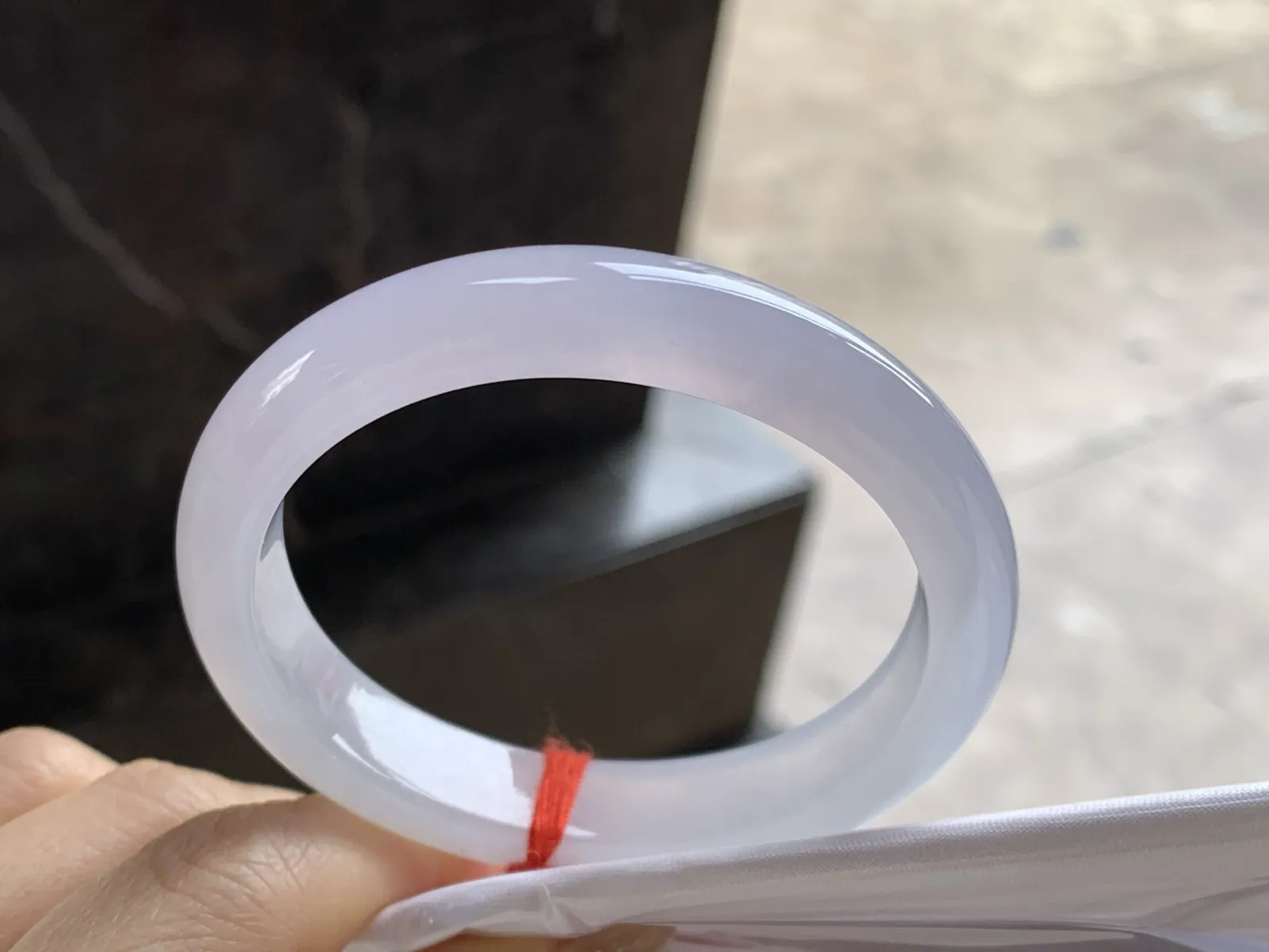 53.4-11-7.6

冰种贵妃镯^_^种水好 正圈50 51可以戴