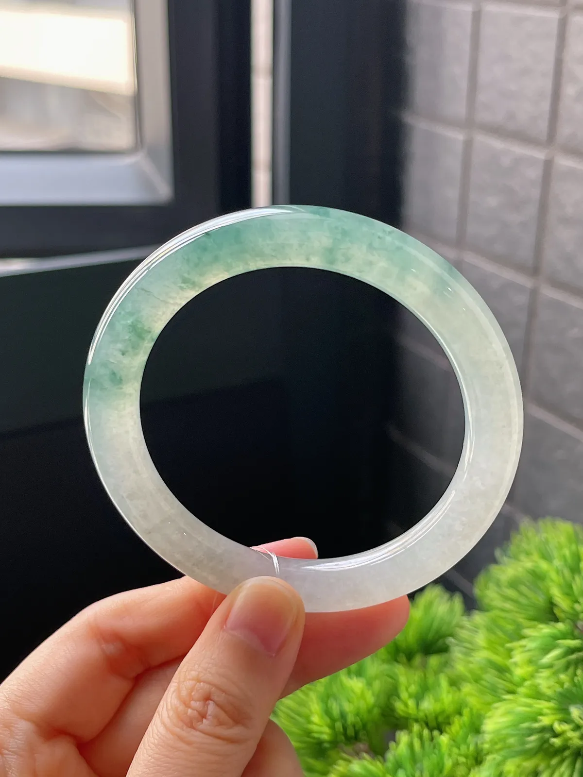 圆镯54.8圈口，翡翠冰种绿色手镯