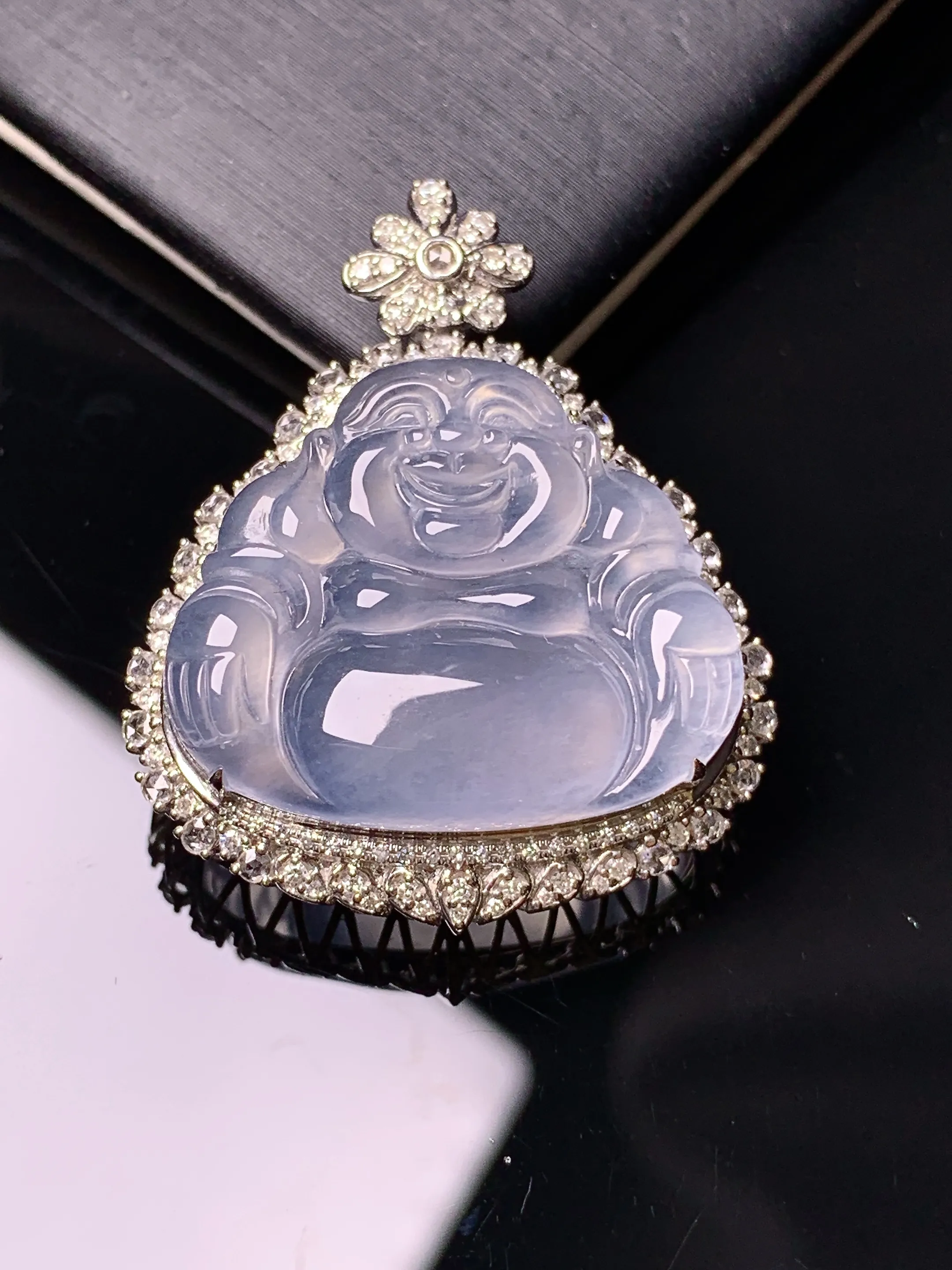 18k金钻镶嵌冰种佛公吊坠 玉质细腻 色泽艳丽清新 整体尺寸34.2*27.6*10.5