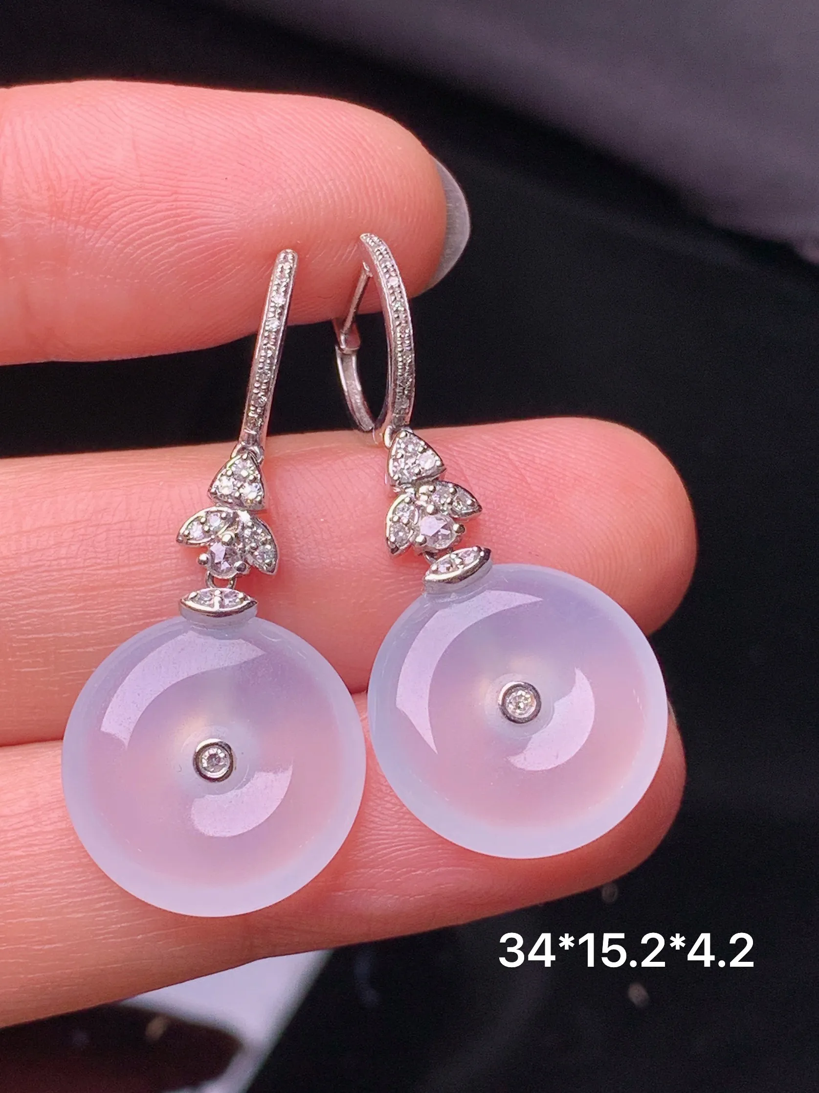 18k金钻镶嵌冰种平安扣耳坠 玉质细腻 色泽艳丽清新 整体尺寸34*15.2*4.2