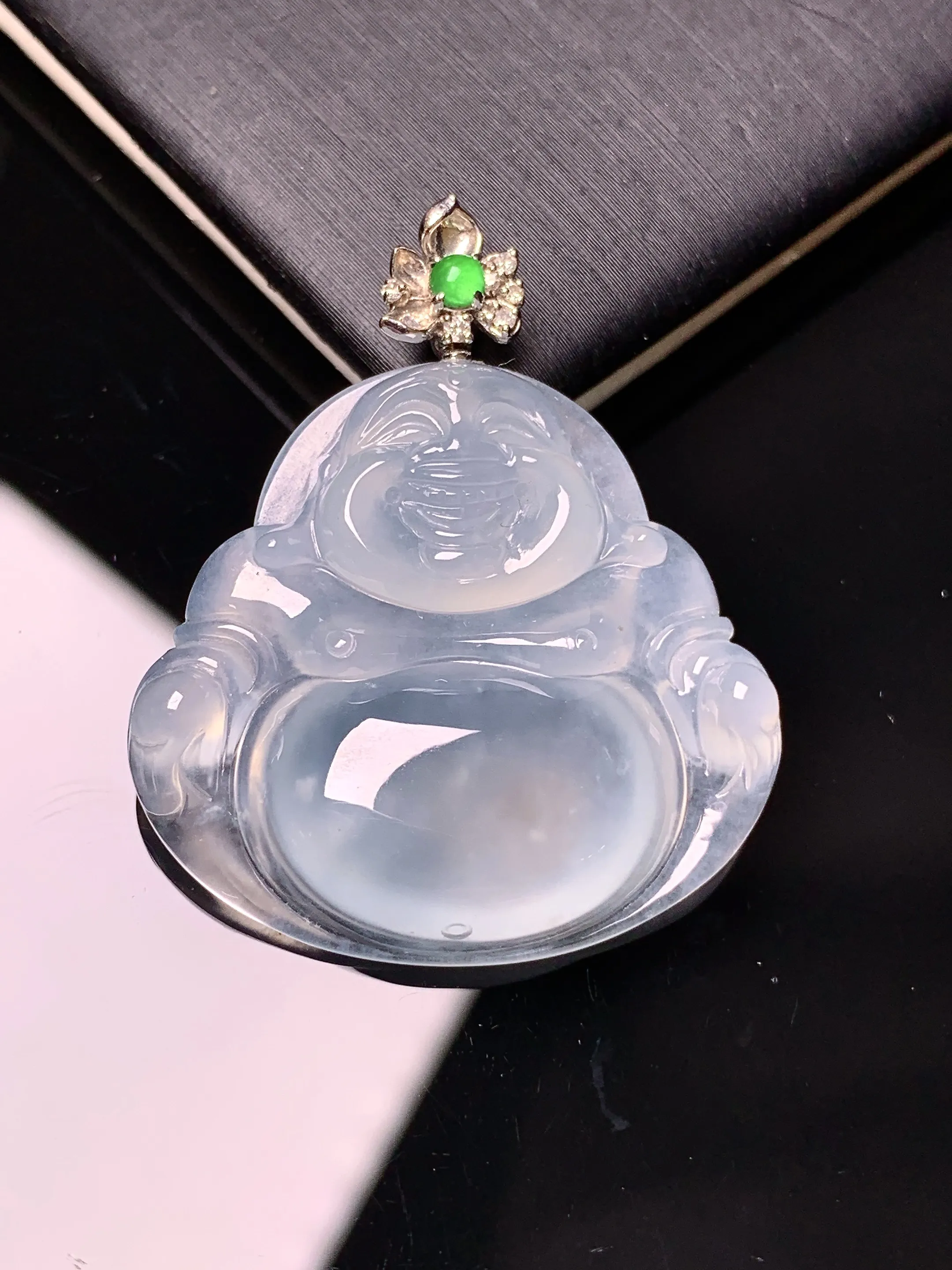 18k金镶嵌冰种佛公吊坠 玉质细腻 色泽艳丽清新 整体尺寸35.2*29.5*5.8