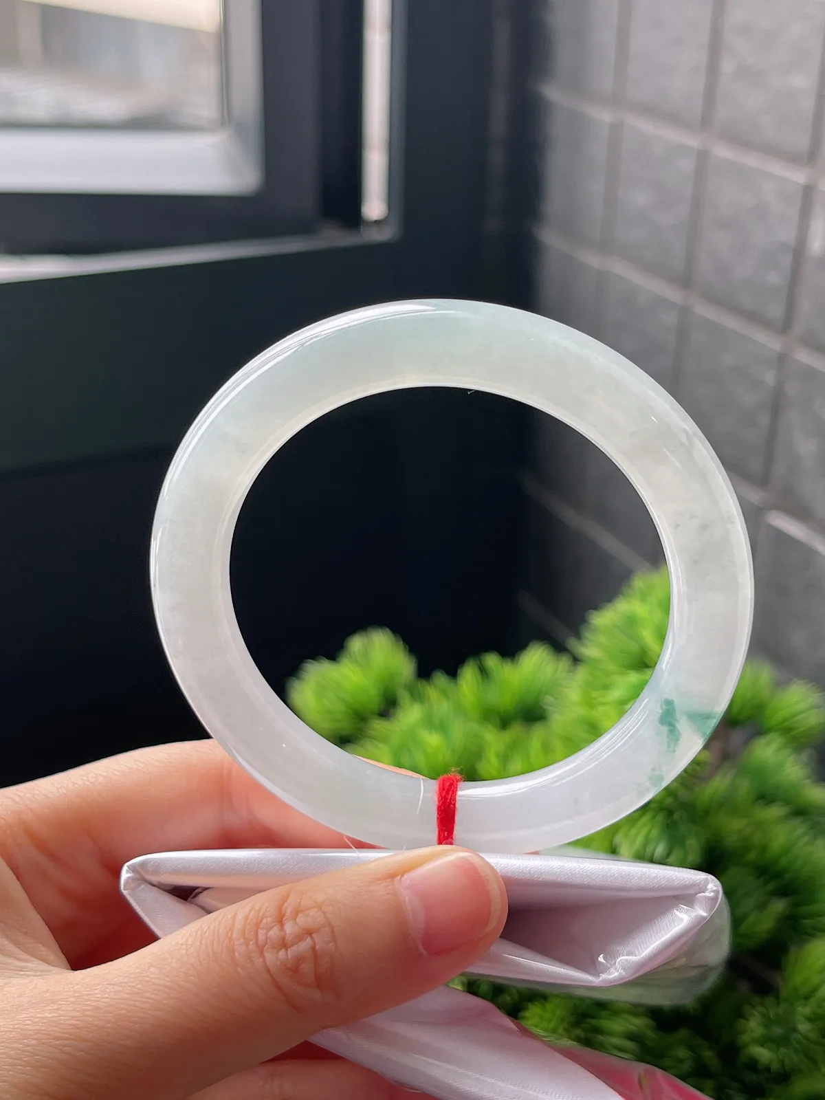 圆镯54.5圈口，翡翠冰糯飘花手镯