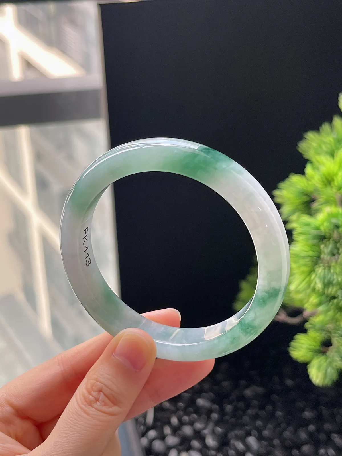 正圈58圈口，翡翠冰糯种飘绿手镯