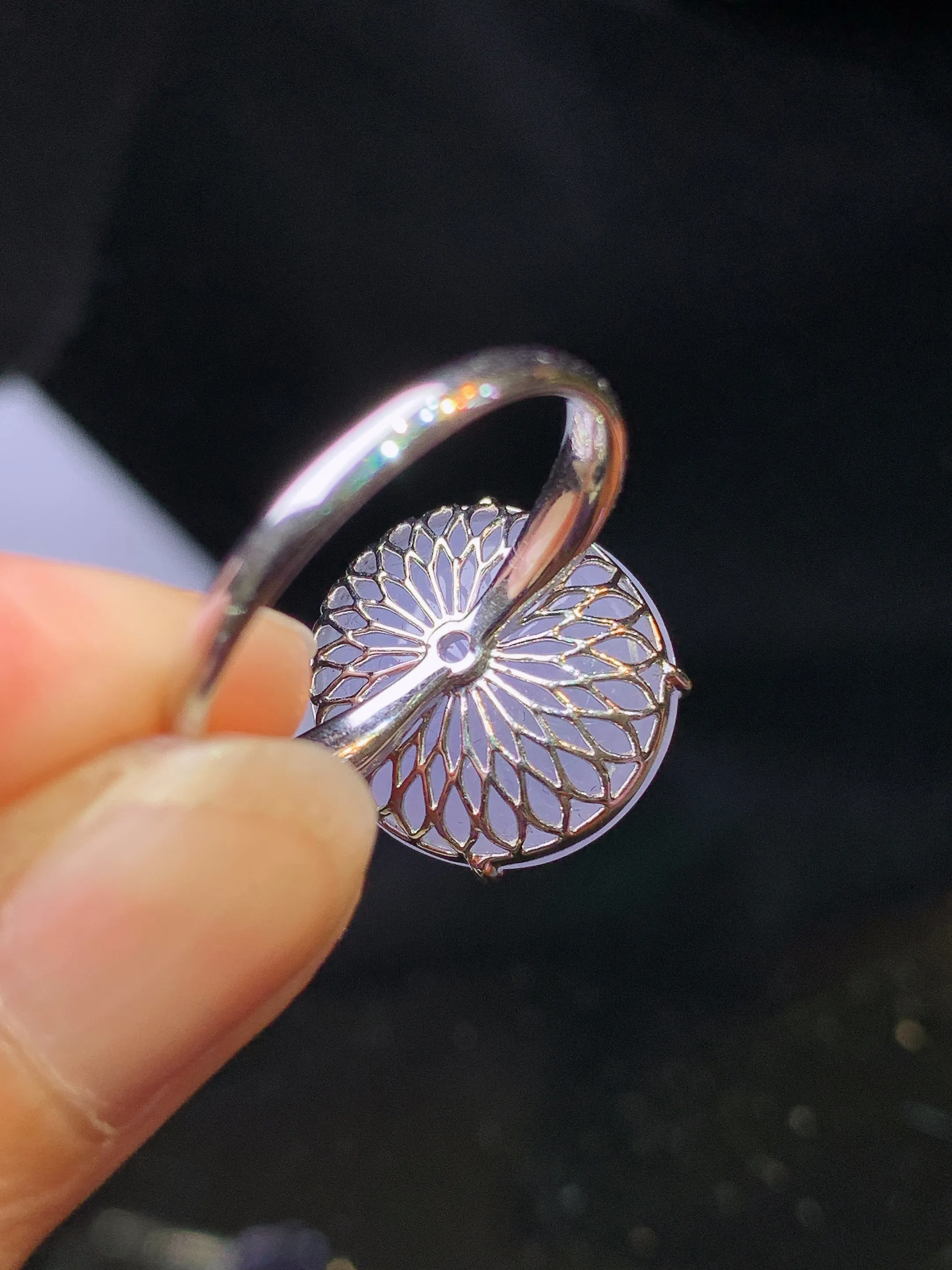 18k金钻镶嵌紫罗兰蛋面戒指 玉质细腻 色泽艳丽清新 圈口14.5 整体尺寸15*14.3*9