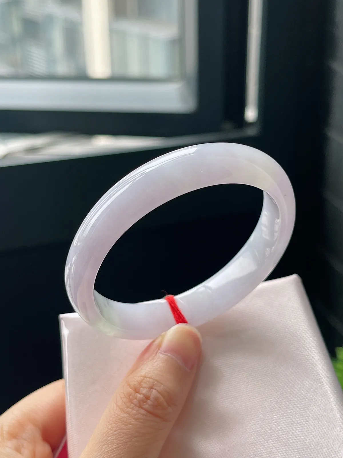 贵妃镯55.4圈口，翡翠冰糯种淡紫色手镯