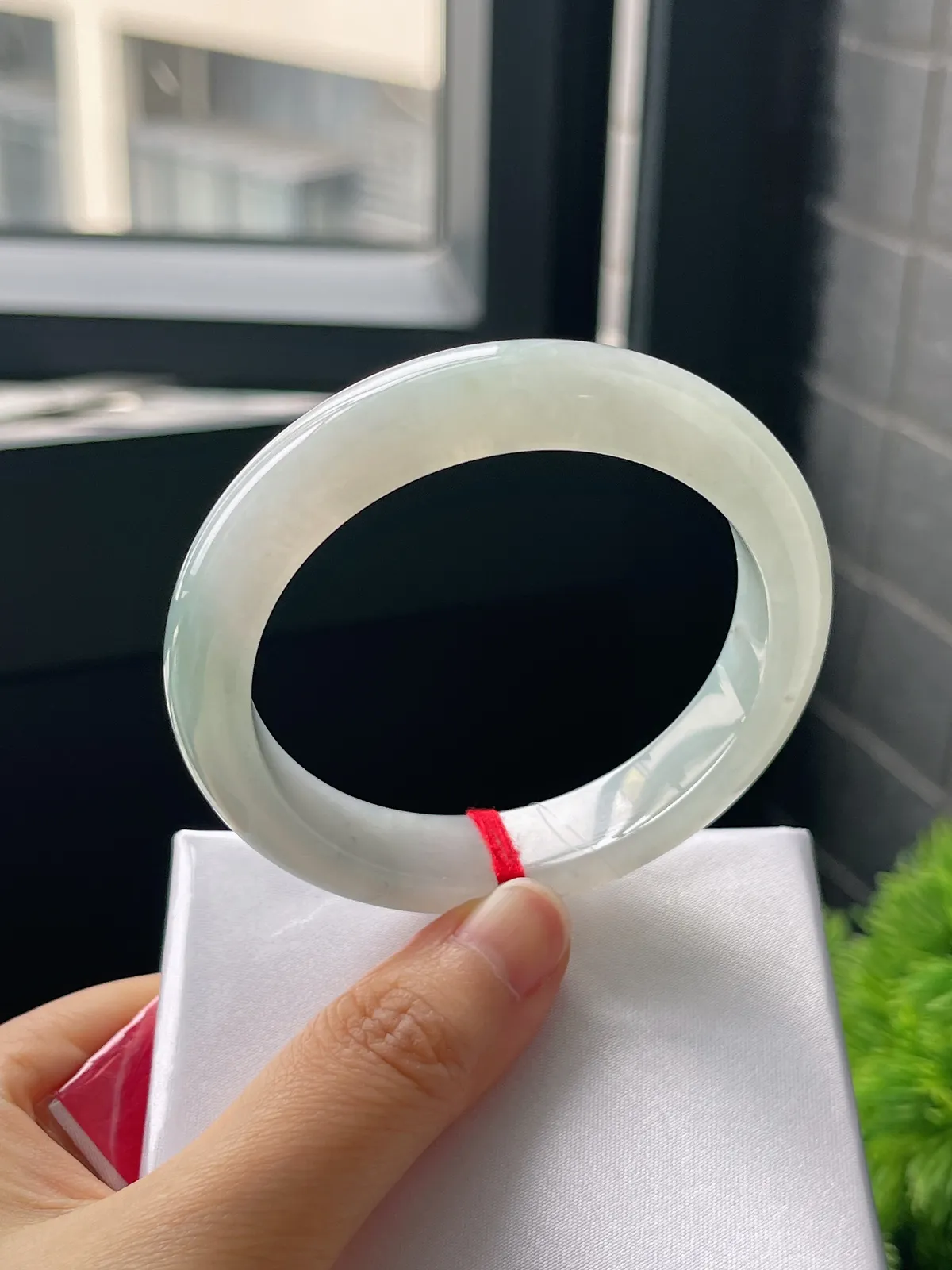 正圈53.6圈口，翡翠冰糯化淡蓝色手镯