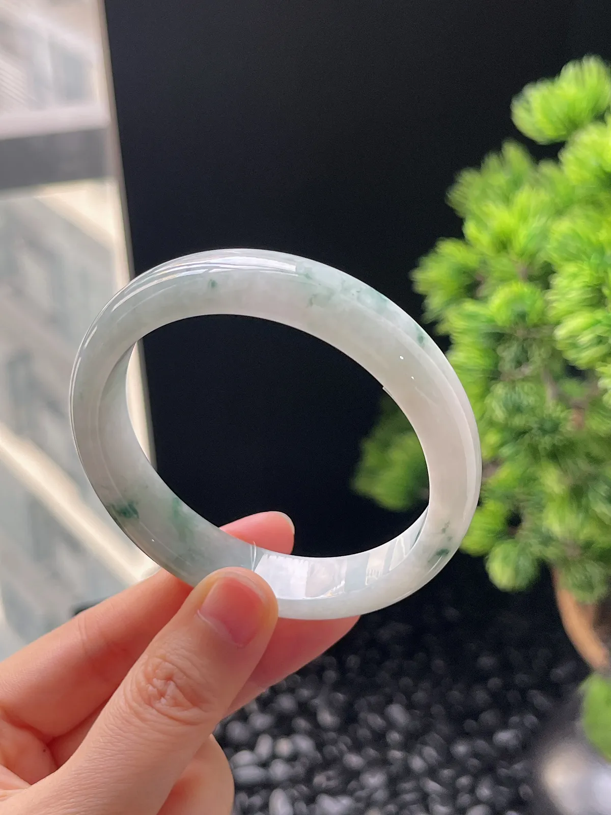 正圈56.6圈口，翡翠糯化种飘绿手镯