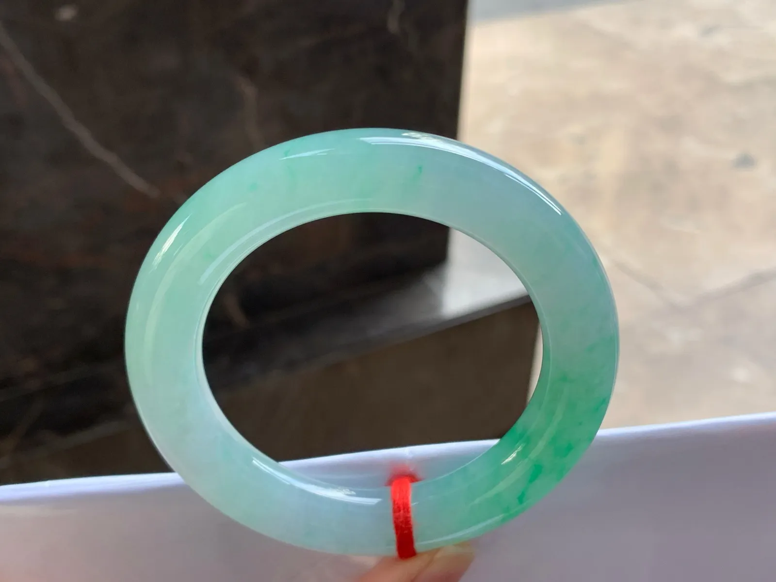 56-11.8

飘绿圆条手镯^_^色阳 玉质温润