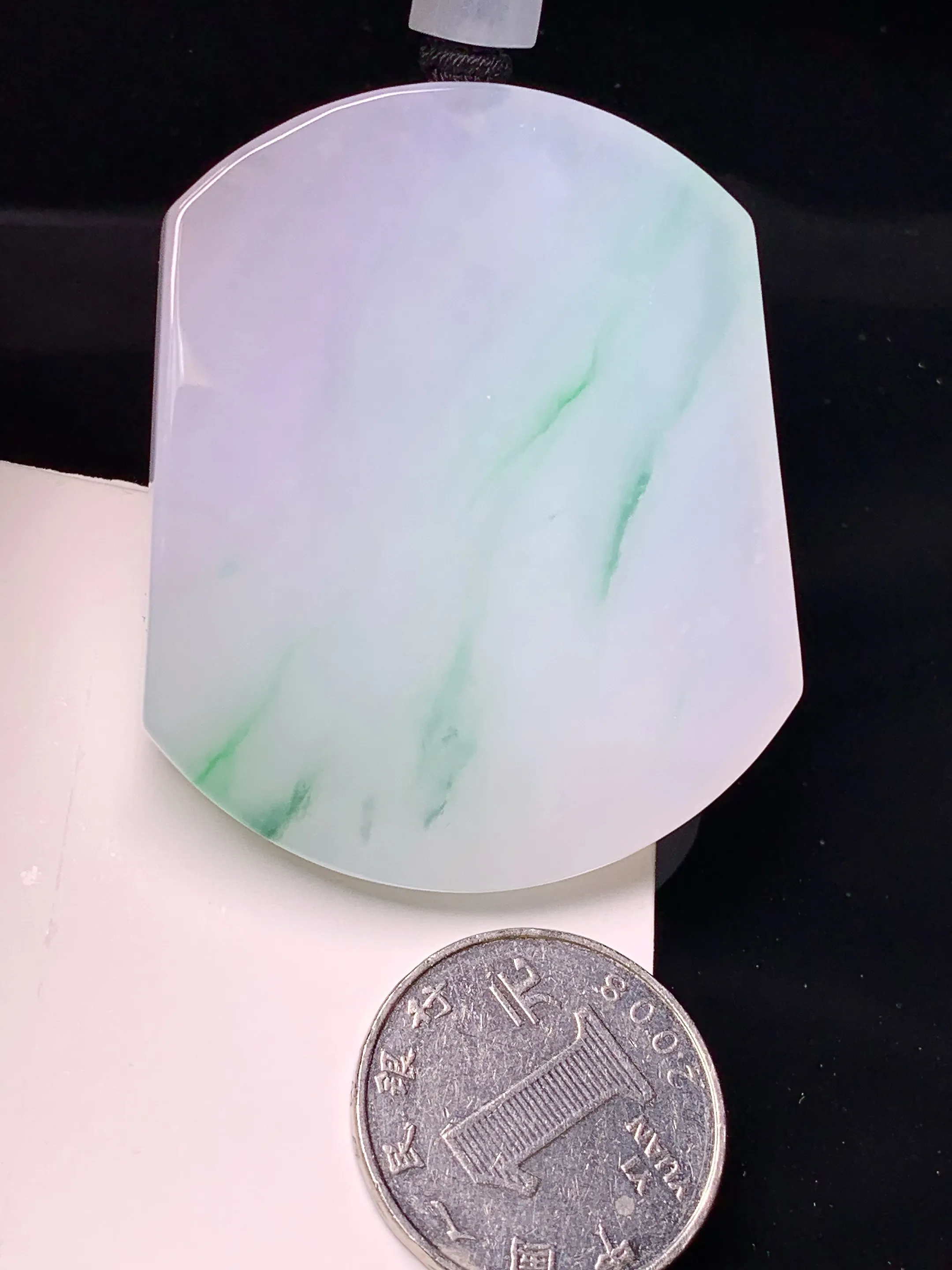 飘绿无事牌吊坠 玉质细腻 色泽艳丽清新 整体尺寸54*45*6.2