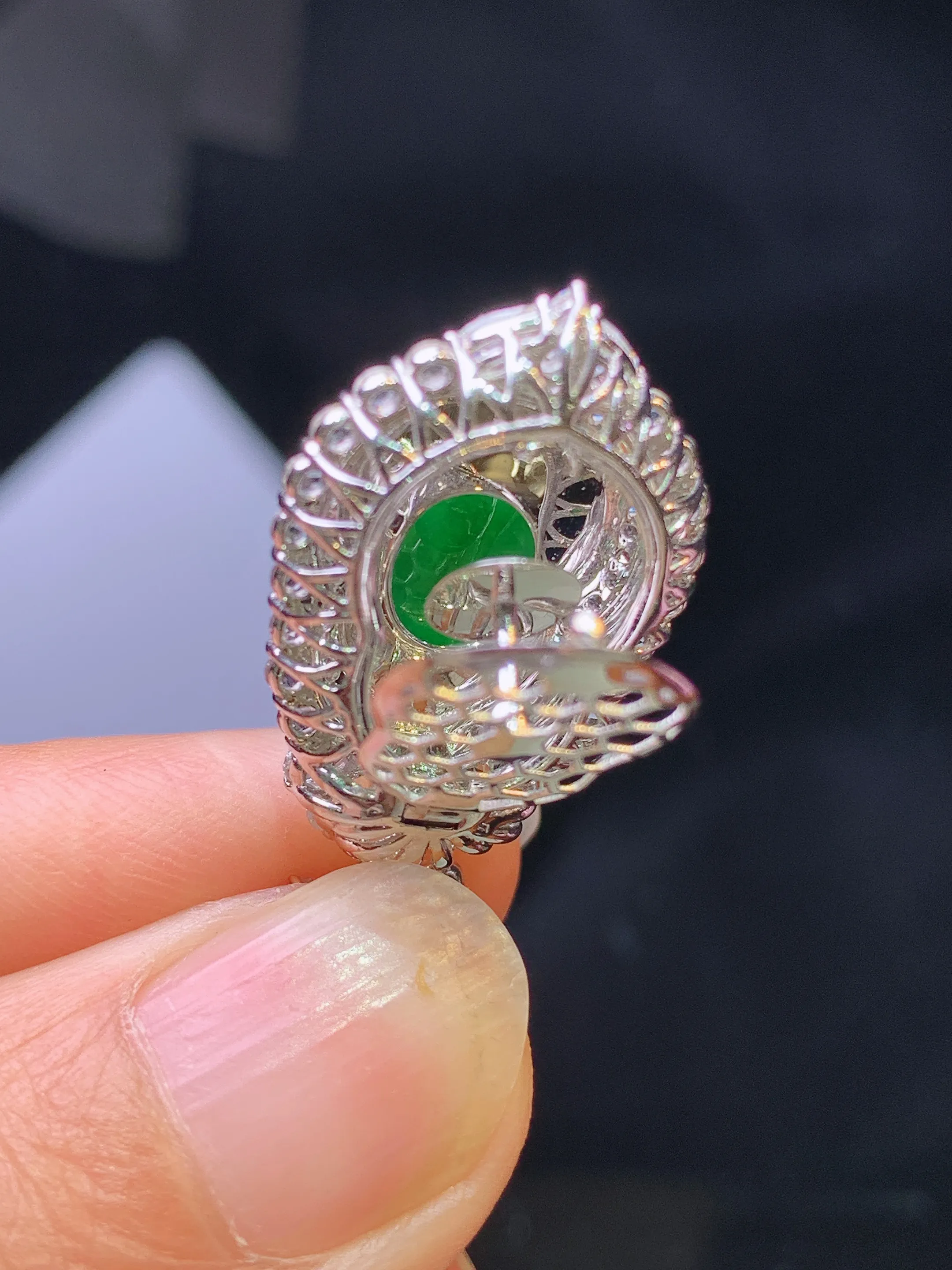 18k金钻镶嵌满绿葫芦吊坠 玉质细腻 色泽艳丽清新 整体尺寸32.3*16.6*10.5