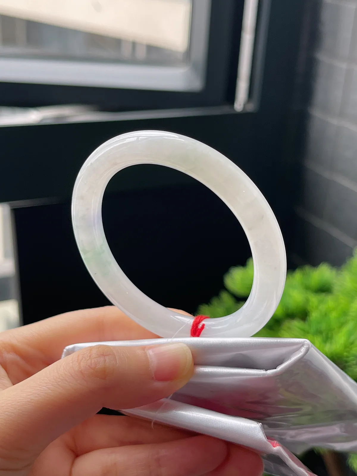 贵妃镯53.6圈口，翡翠冰糯种春带彩手镯