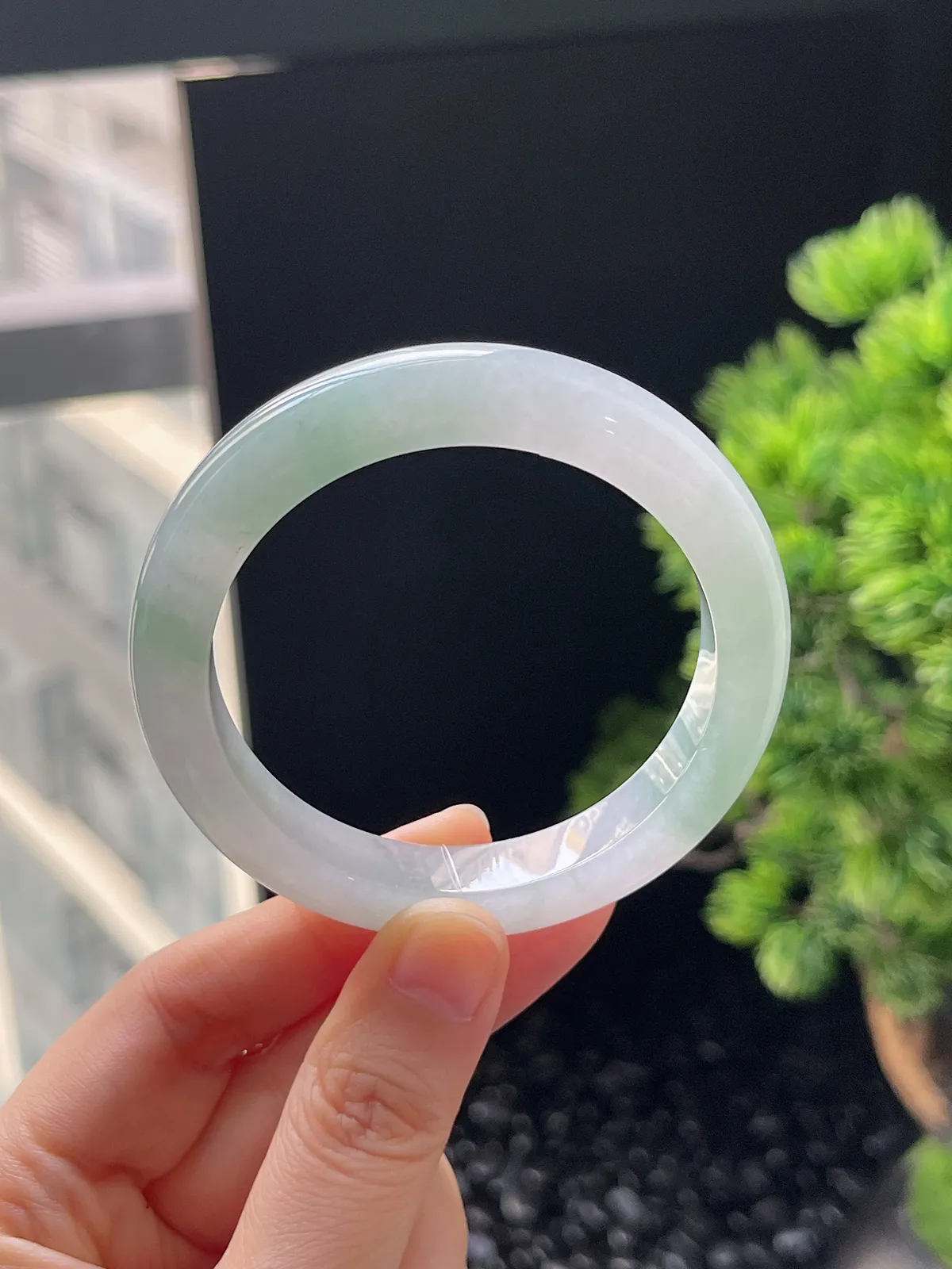 正圈52.4圈口，翡翠冰糯种浅绿色手镯