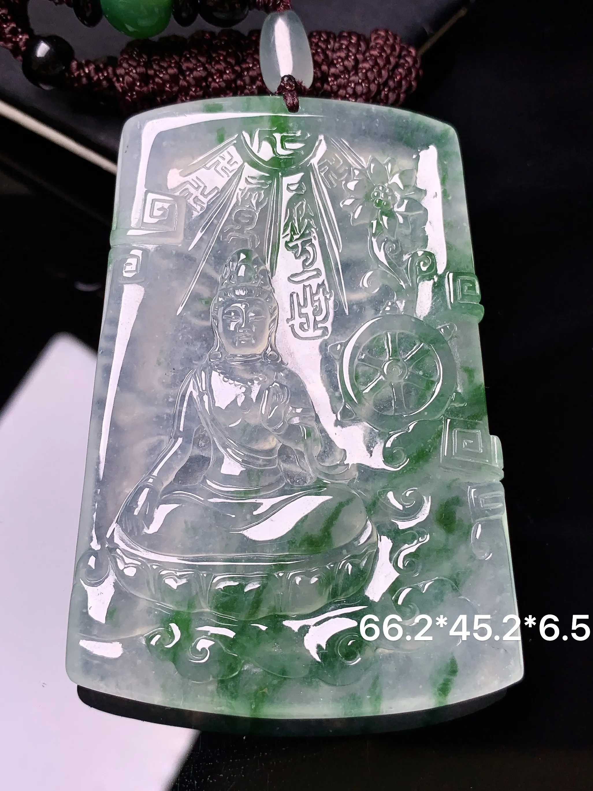 18k金钻镶嵌冰种飘绿观音菩萨吊坠 玉质细腻 色泽艳丽清新 整体尺寸66.2*45.2*6.5