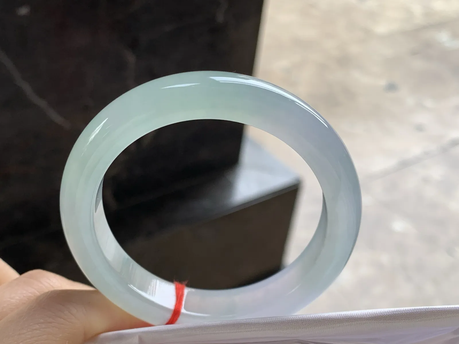 55.5-11.9-9.8

冰种晴水手镯^_^种水 小清新 甜甜的底子