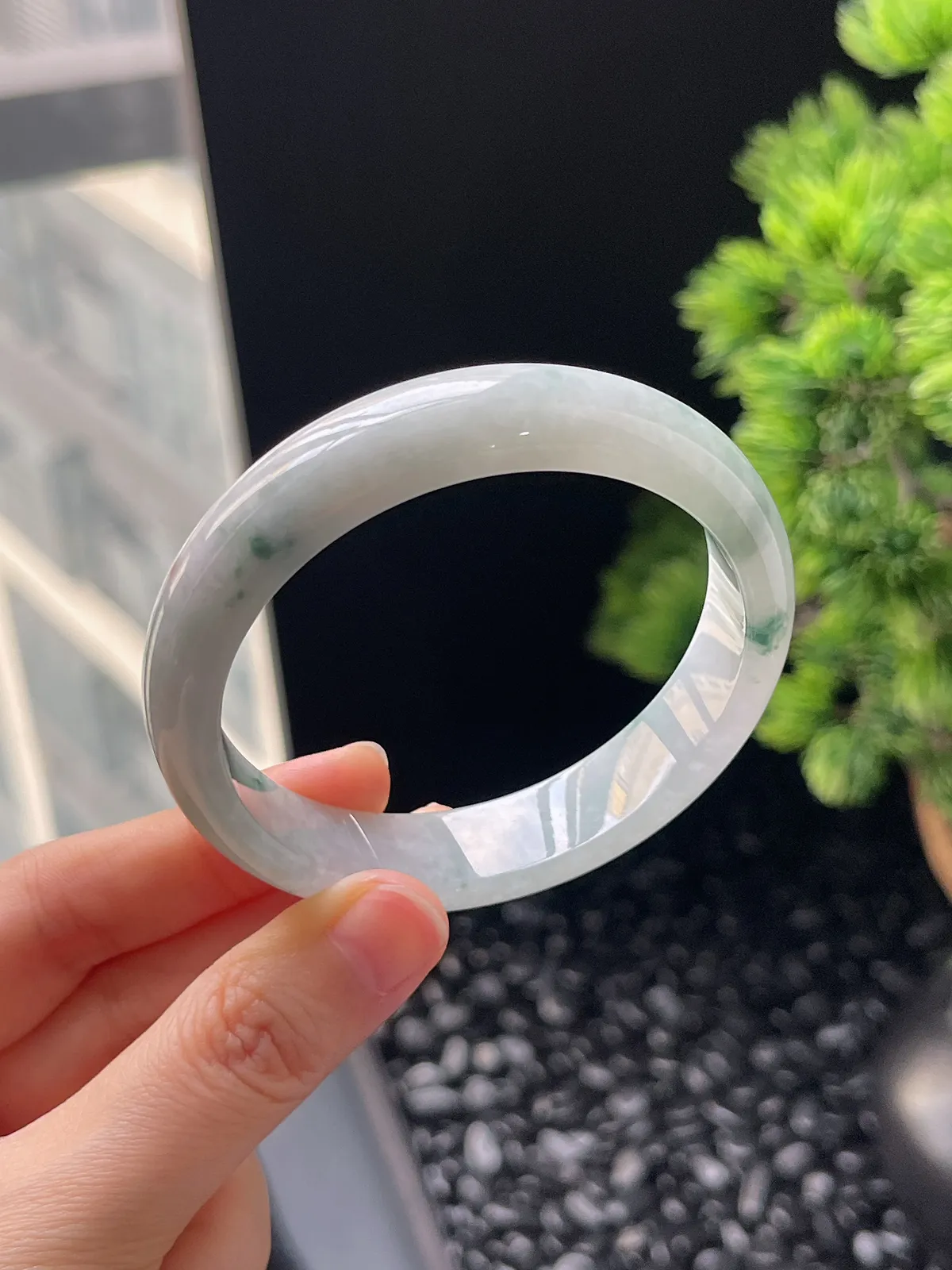 正圈56.6圈口，翡翠糯化种飘绿手镯