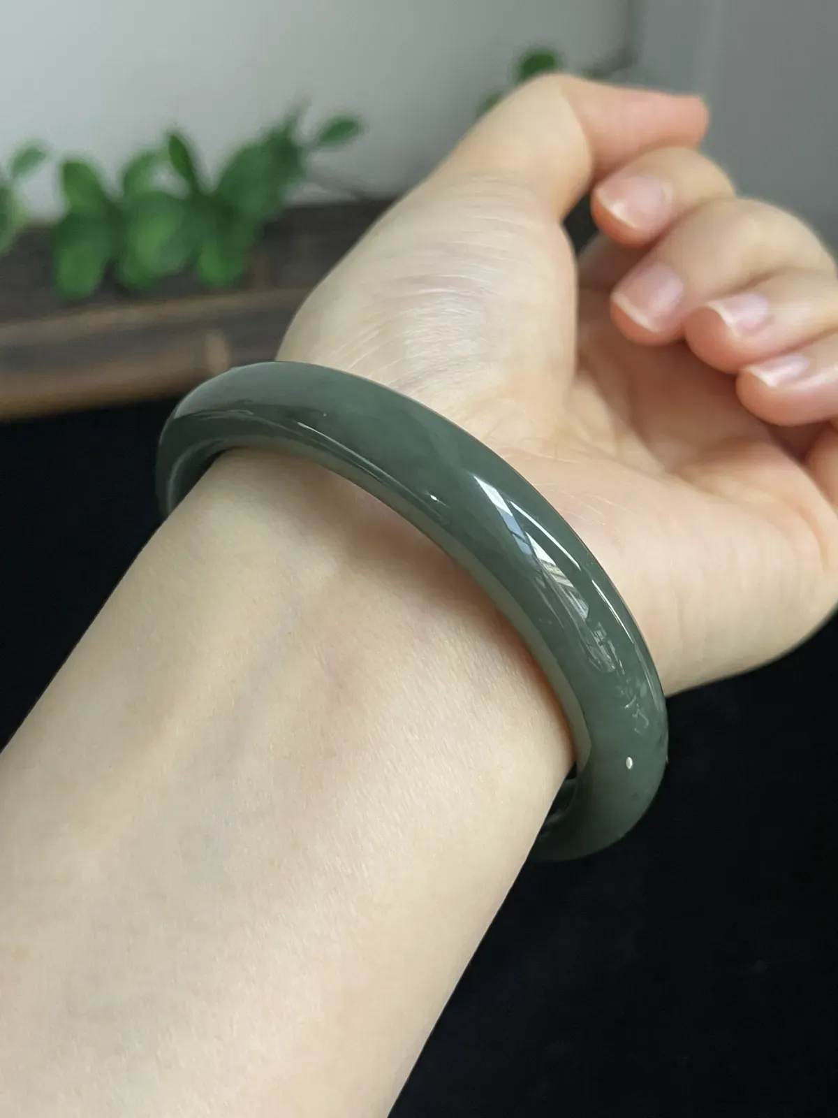 正圈57.4圈口，和田玉手镯
