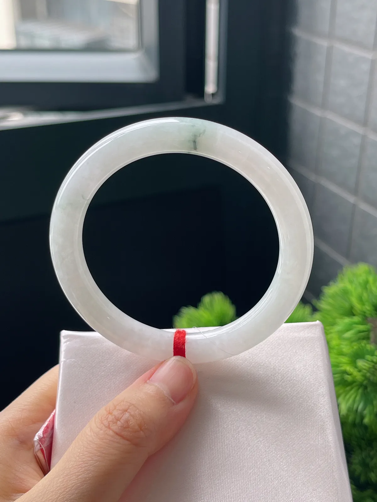 圆镯53.2圈口，翡翠糯化种飘花手镯