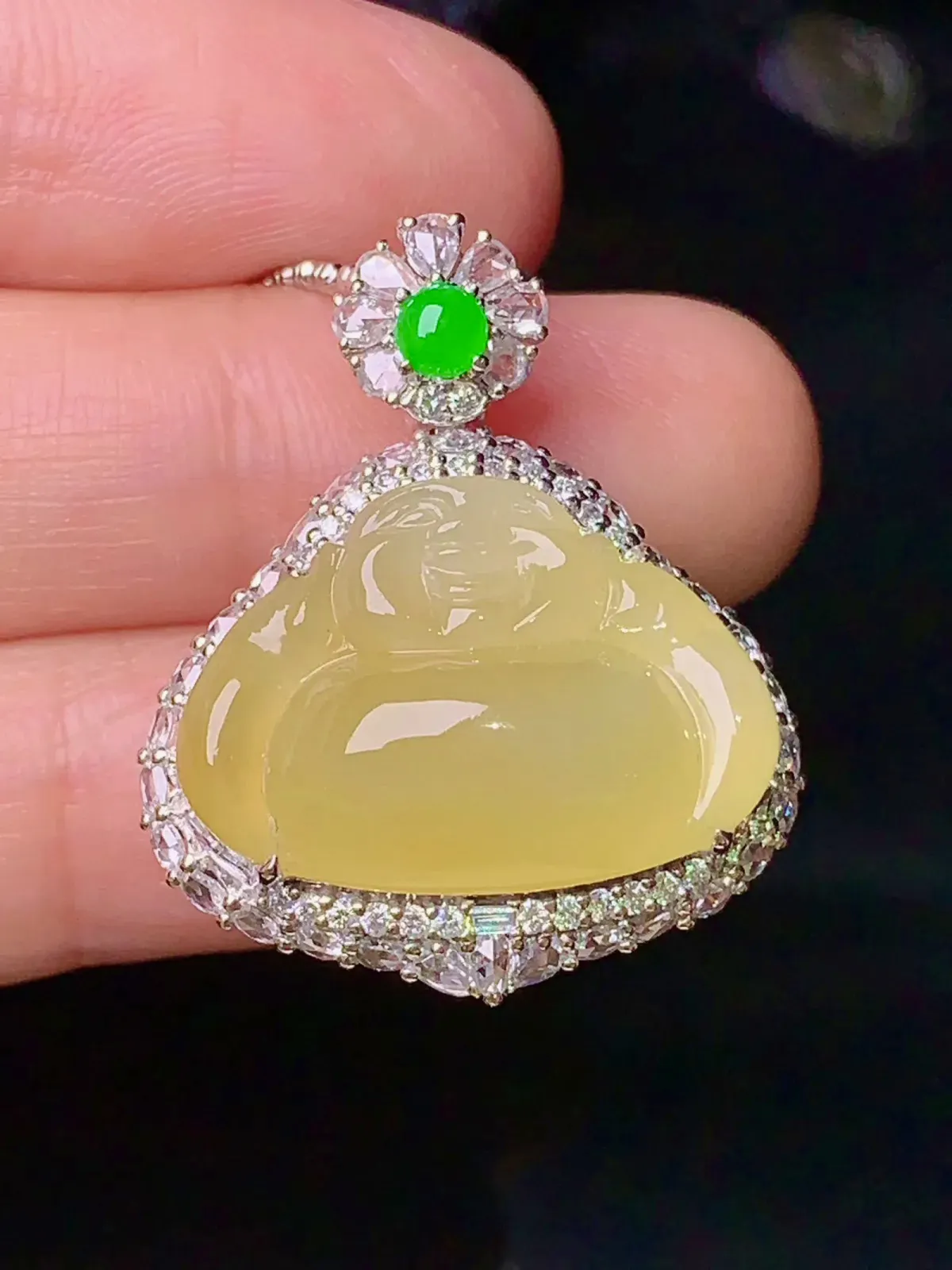 18k金钻镶嵌黄翡佛公吊坠 玉质细腻 色泽艳丽 整体尺寸29.6*24.5*13
