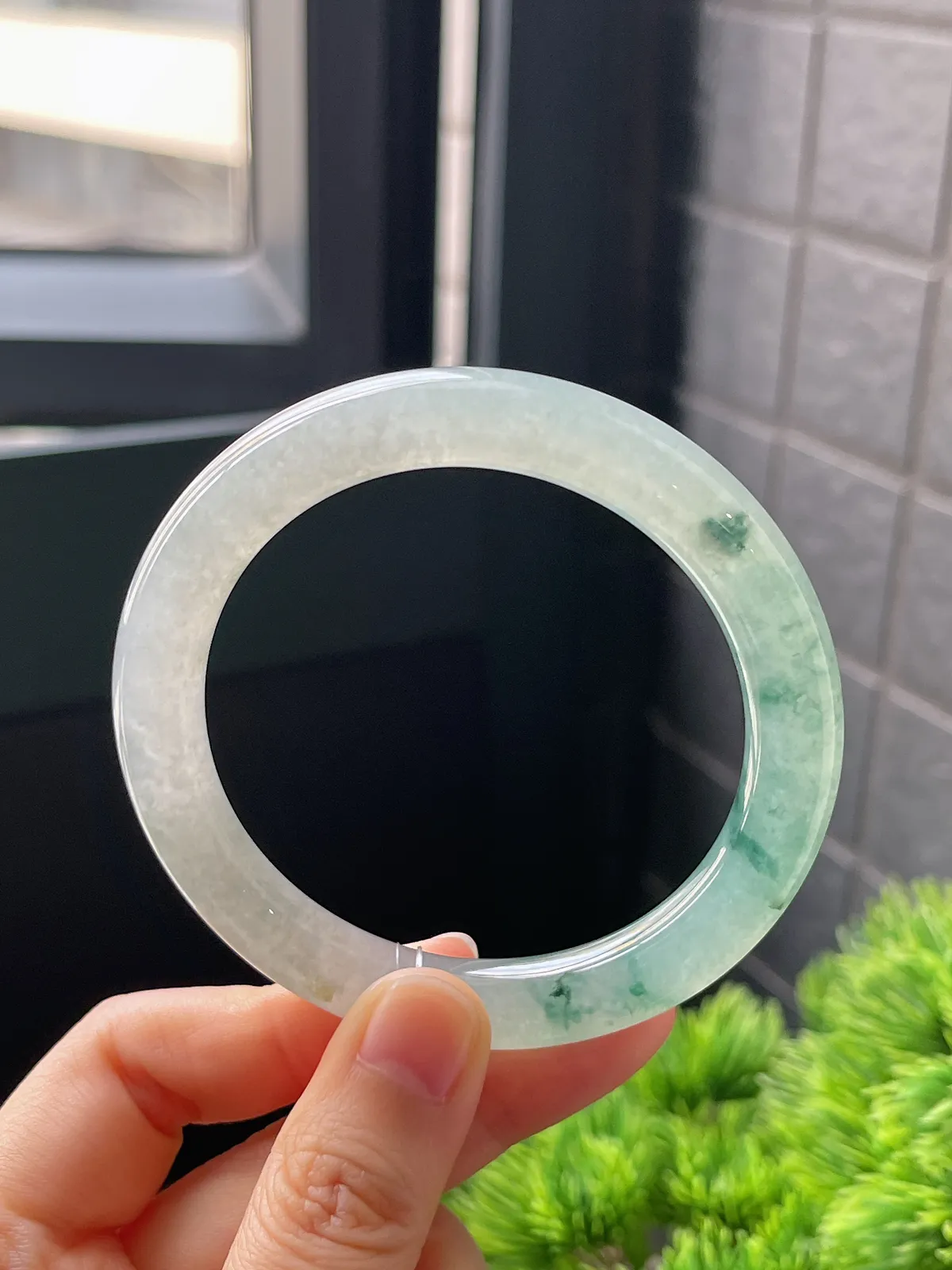 圆镯54.8圈口，翡翠冰种绿色手镯