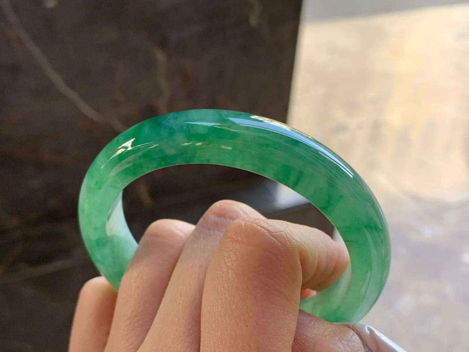 57-12.9-8.3

浓绿色手镯^_^鲜艳 起光