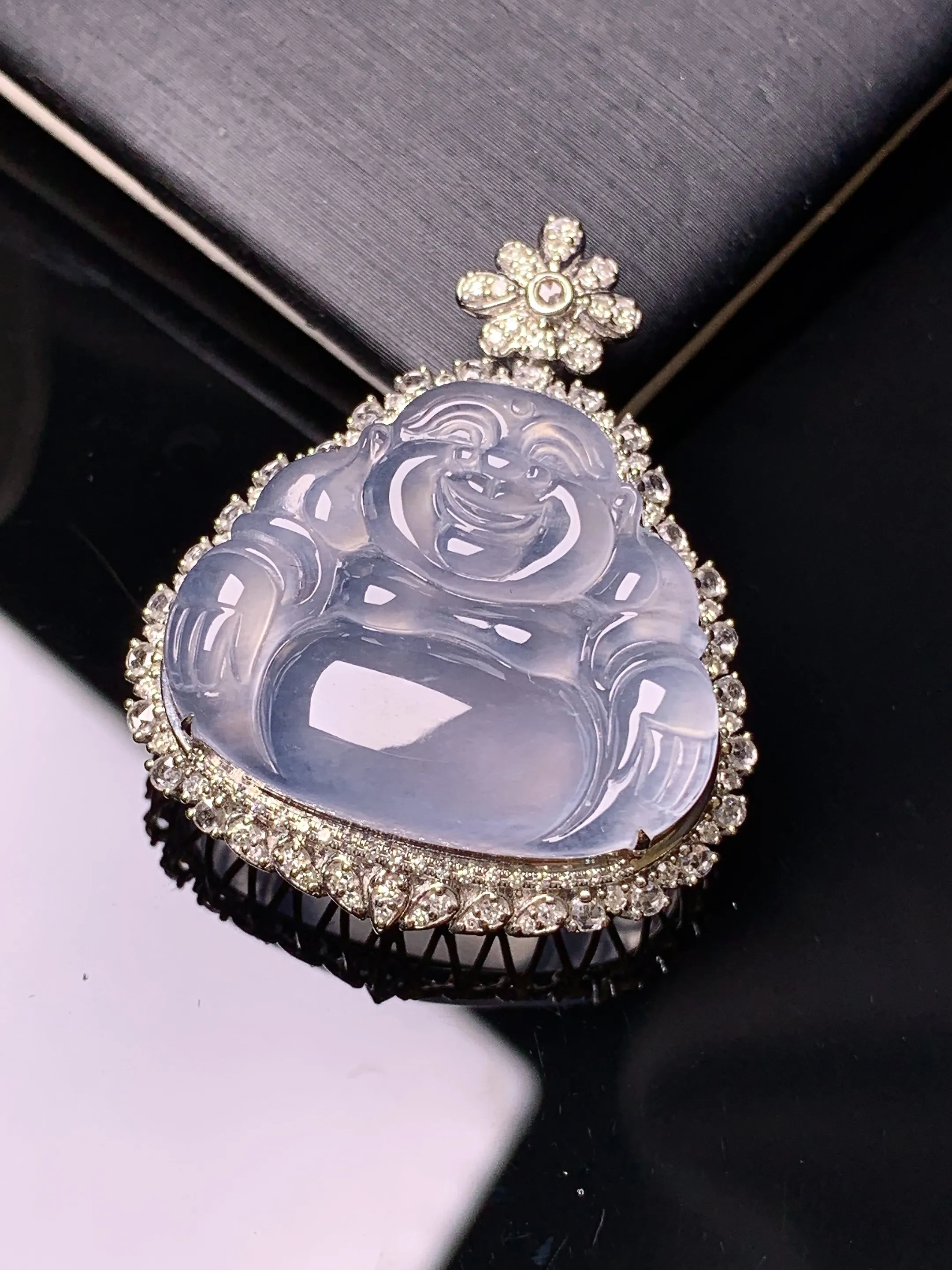 18k金钻镶嵌冰种佛公吊坠 玉质细腻 色泽艳丽清新 整体尺寸34.2*27.6*10.5