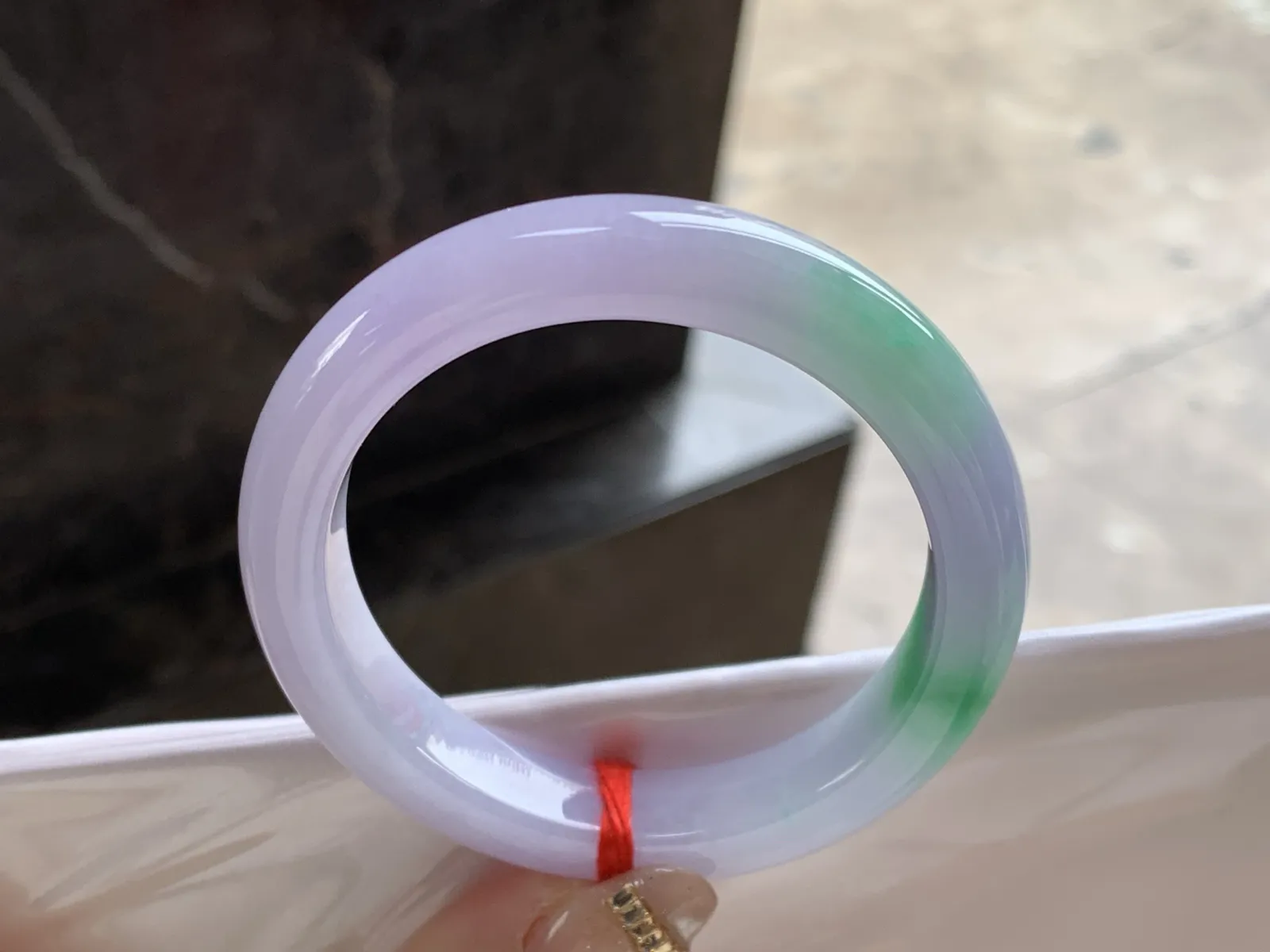 52-10.9-8.4

春带彩手镯^_^肉质细腻 颜色浓郁