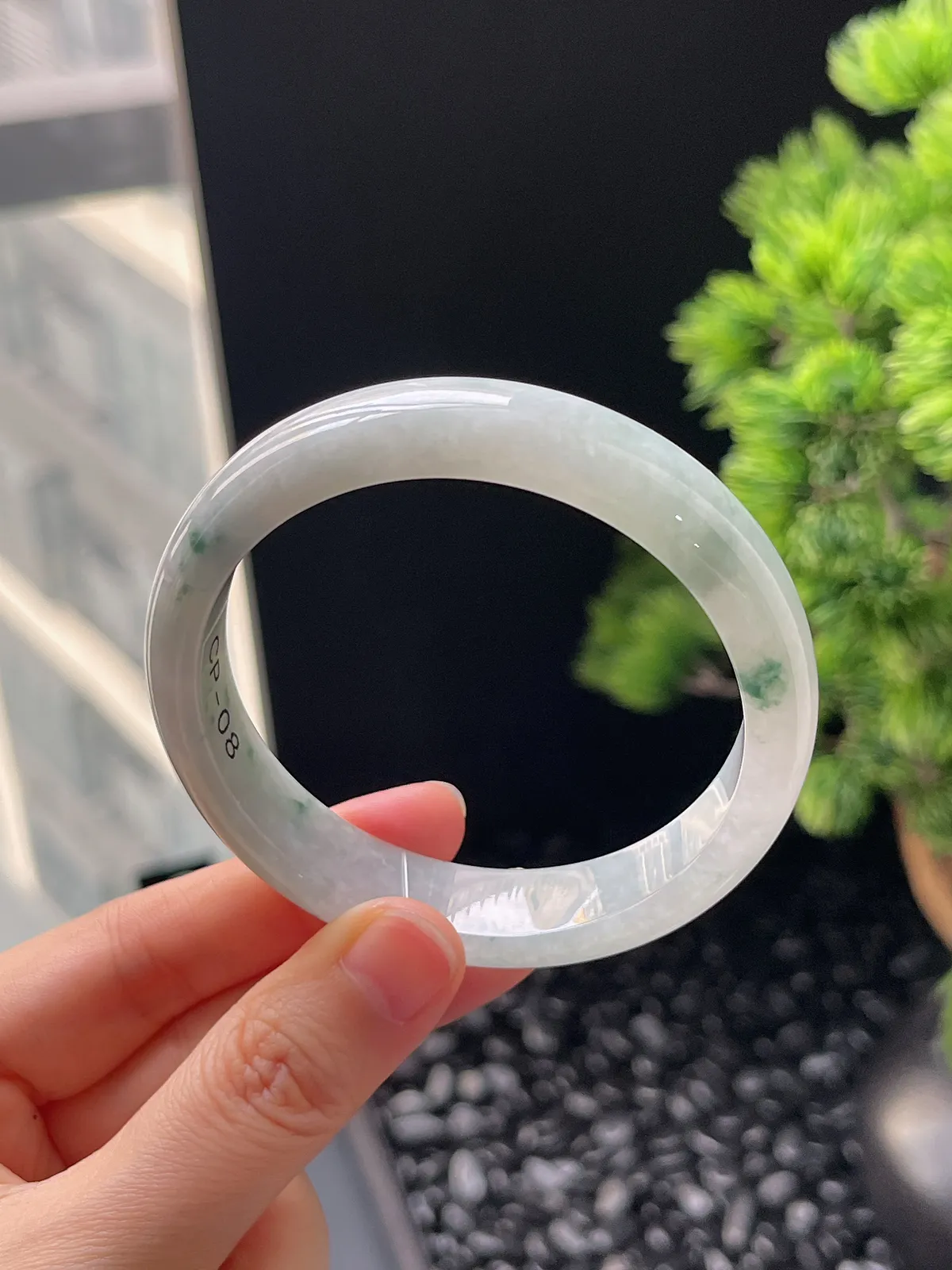 正圈56.6圈口，翡翠糯化种飘绿手镯