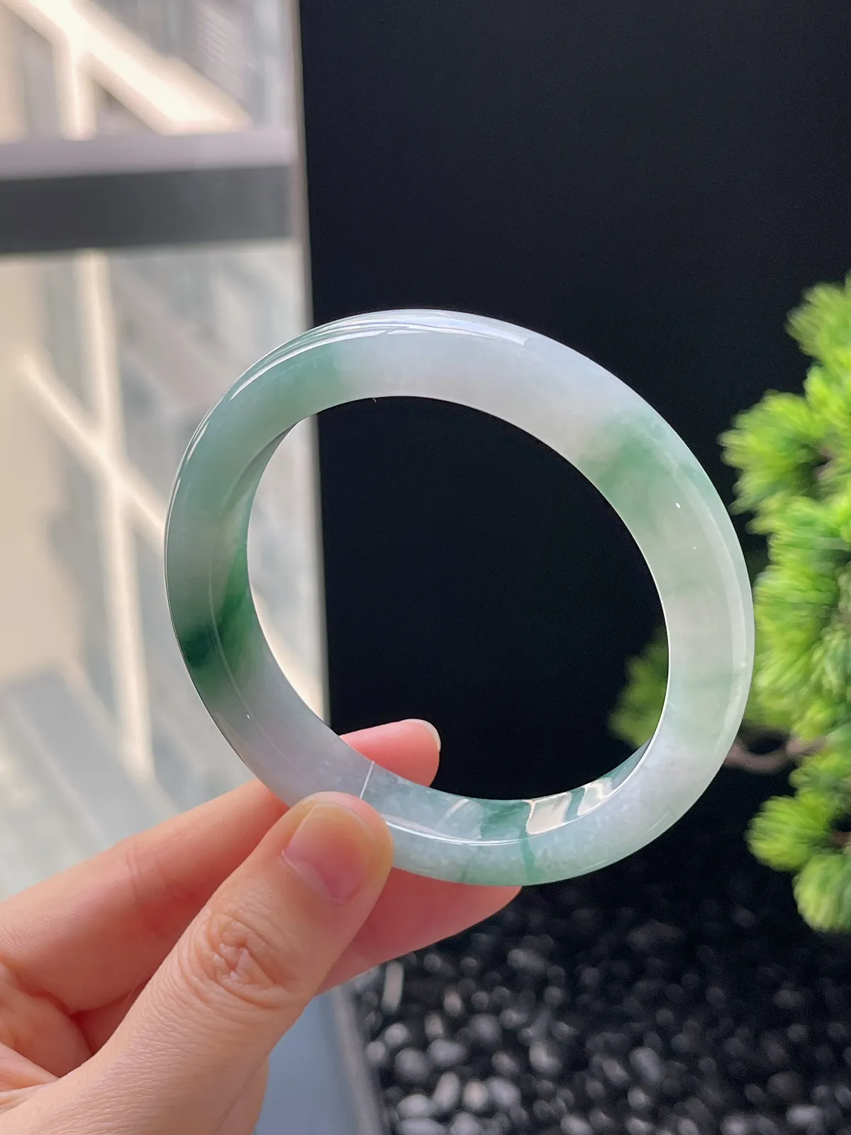 正圈58圈口，翡翠冰糯种飘绿手镯