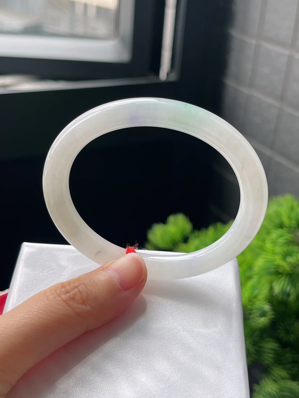 贵妃镯53.6圈口，翡翠冰糯种春带彩手镯