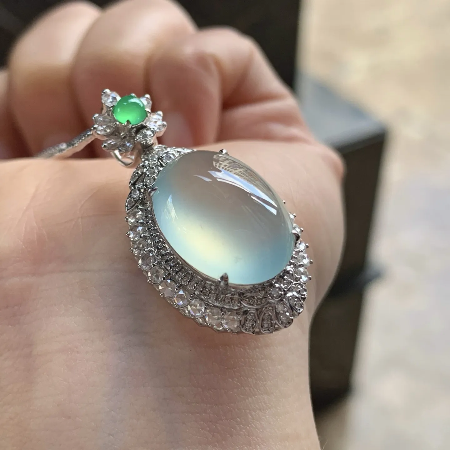 金钻镶嵌冰种吊坠^_^荧光十足