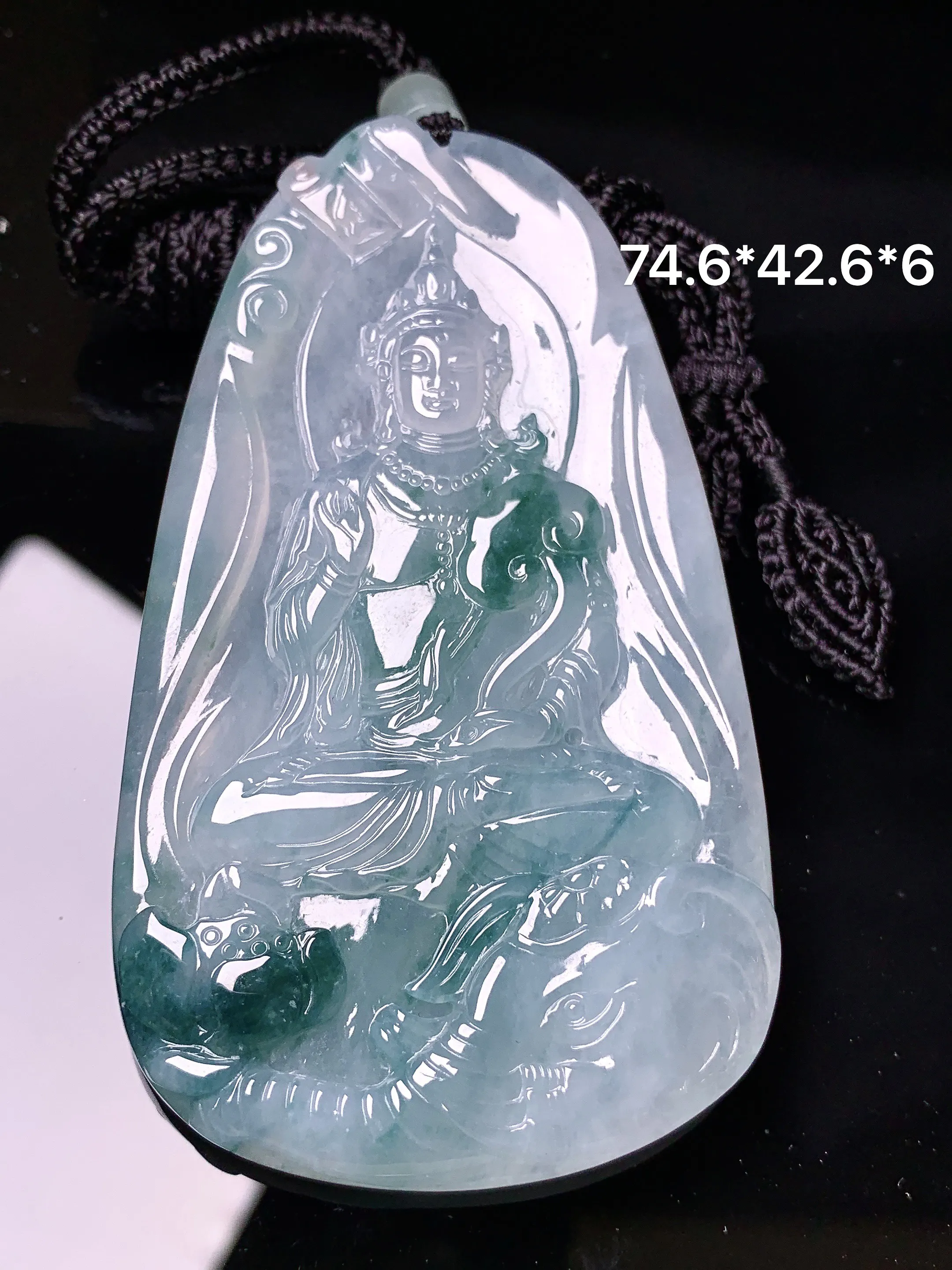 飘绿普贤观音菩萨吊坠 玉质细腻 色泽艳丽清新 整体尺寸74.6*42.6*6