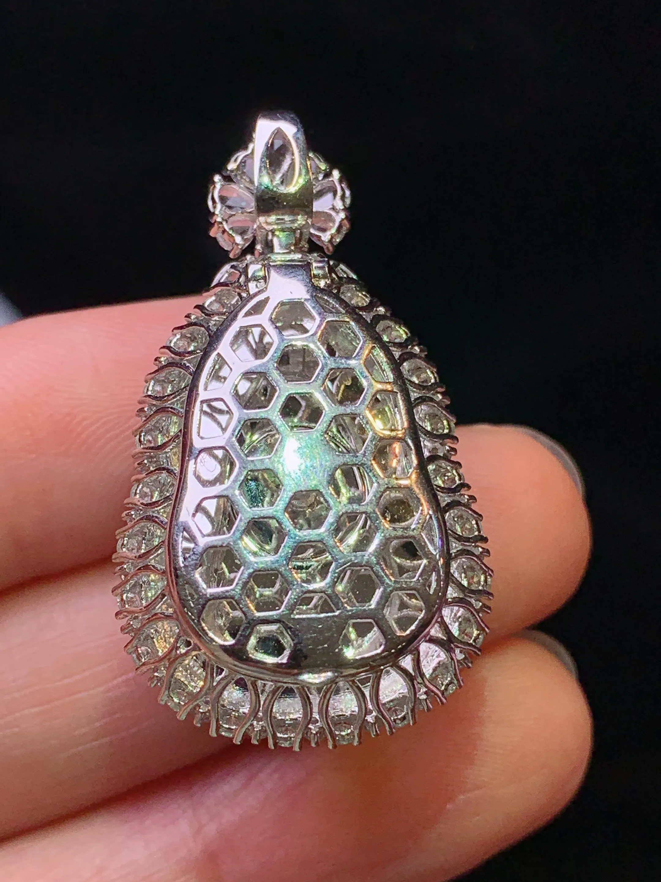 18k金钻镶嵌翠绿葫芦吊坠 玉质细腻 色泽艳丽清新 整体尺寸35.6*20.2*14.8