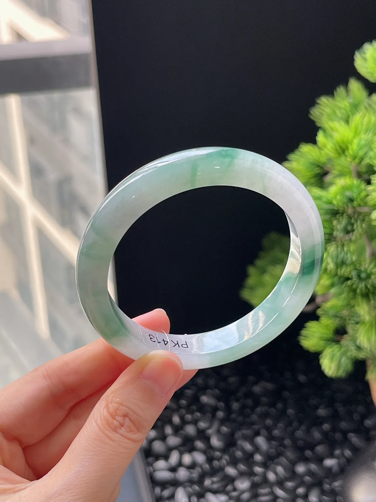 正圈58圈口，翡翠冰糯种飘绿手镯