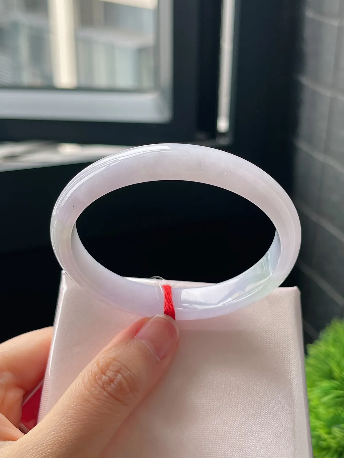 贵妃镯55.4圈口，翡翠冰糯种淡紫色手镯